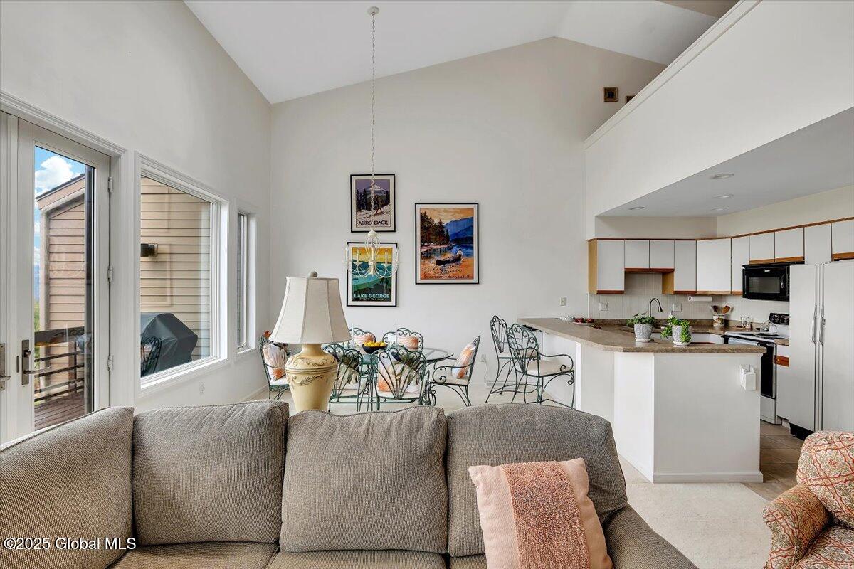 60 Top Of The World Road