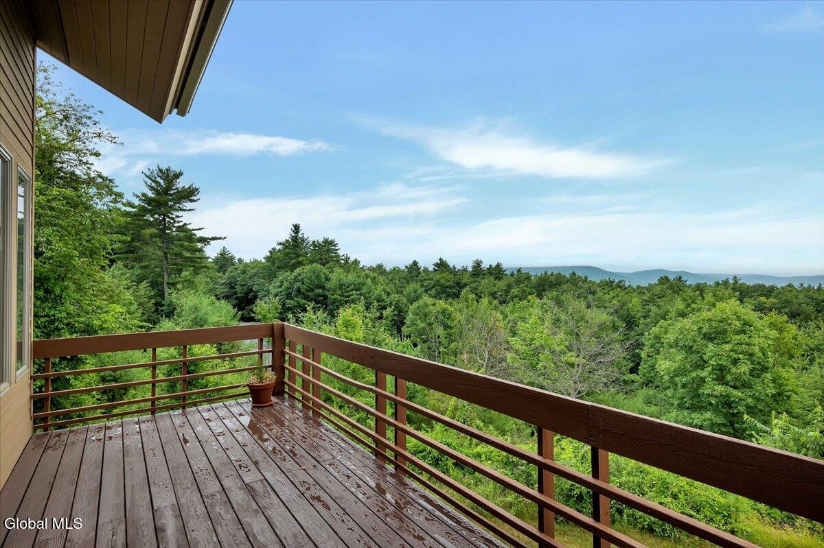 60 Top Of The World Road