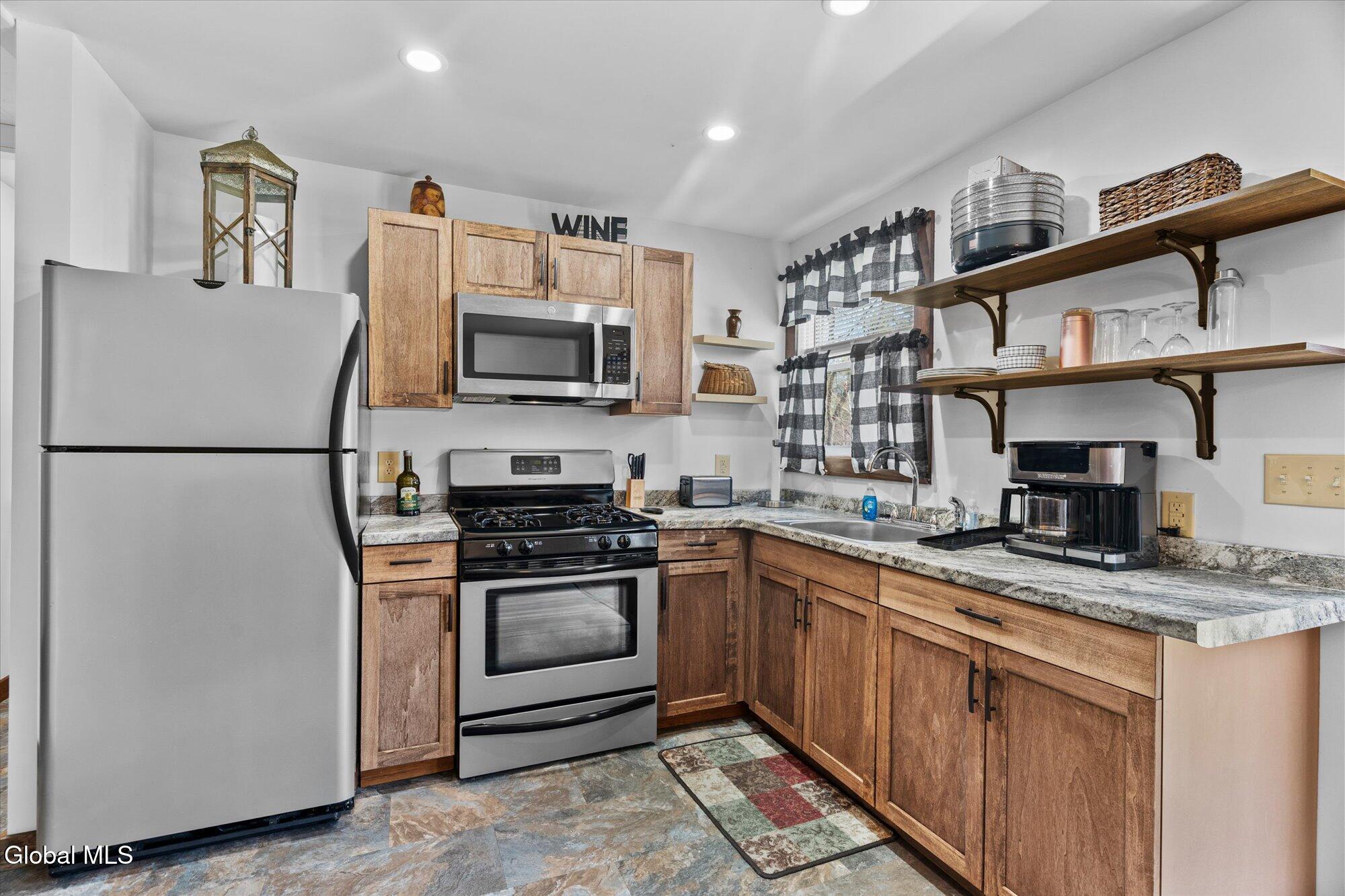 9549 Graphite Mountain Road