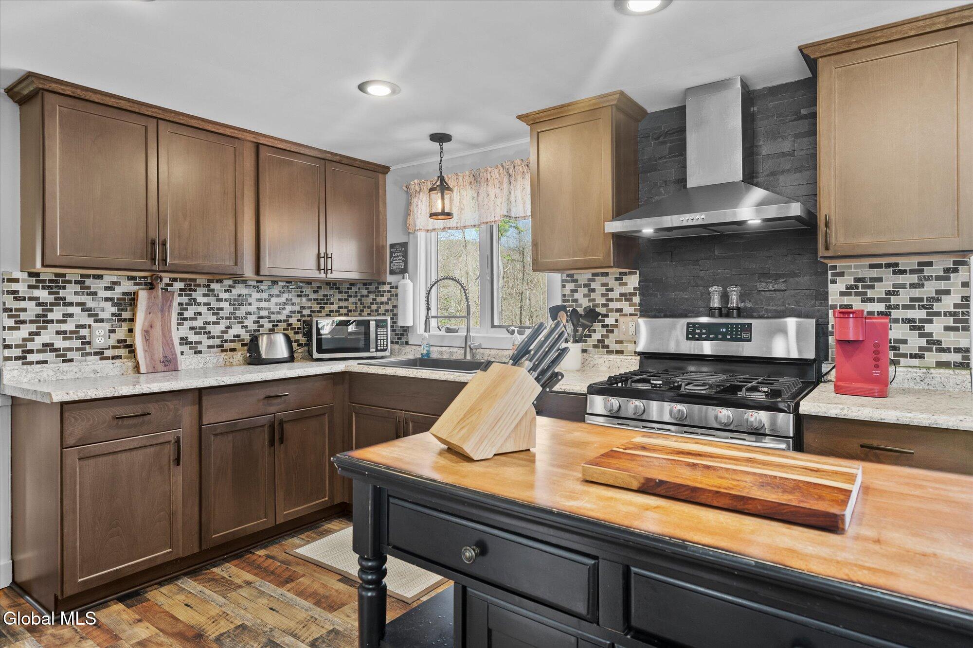 9549 Graphite Mountain Road