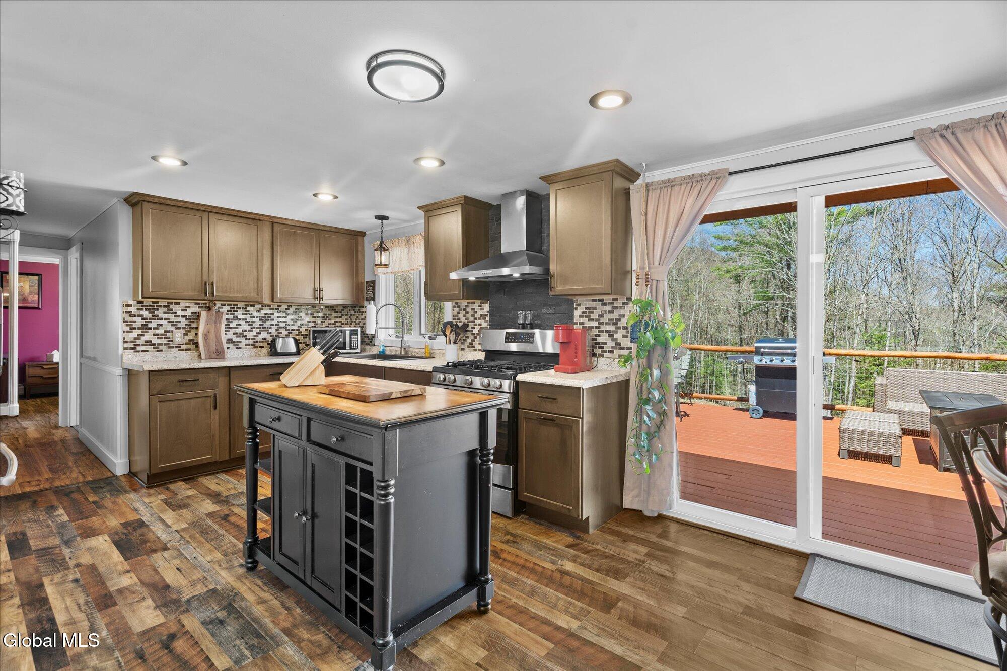 9549 Graphite Mountain Road