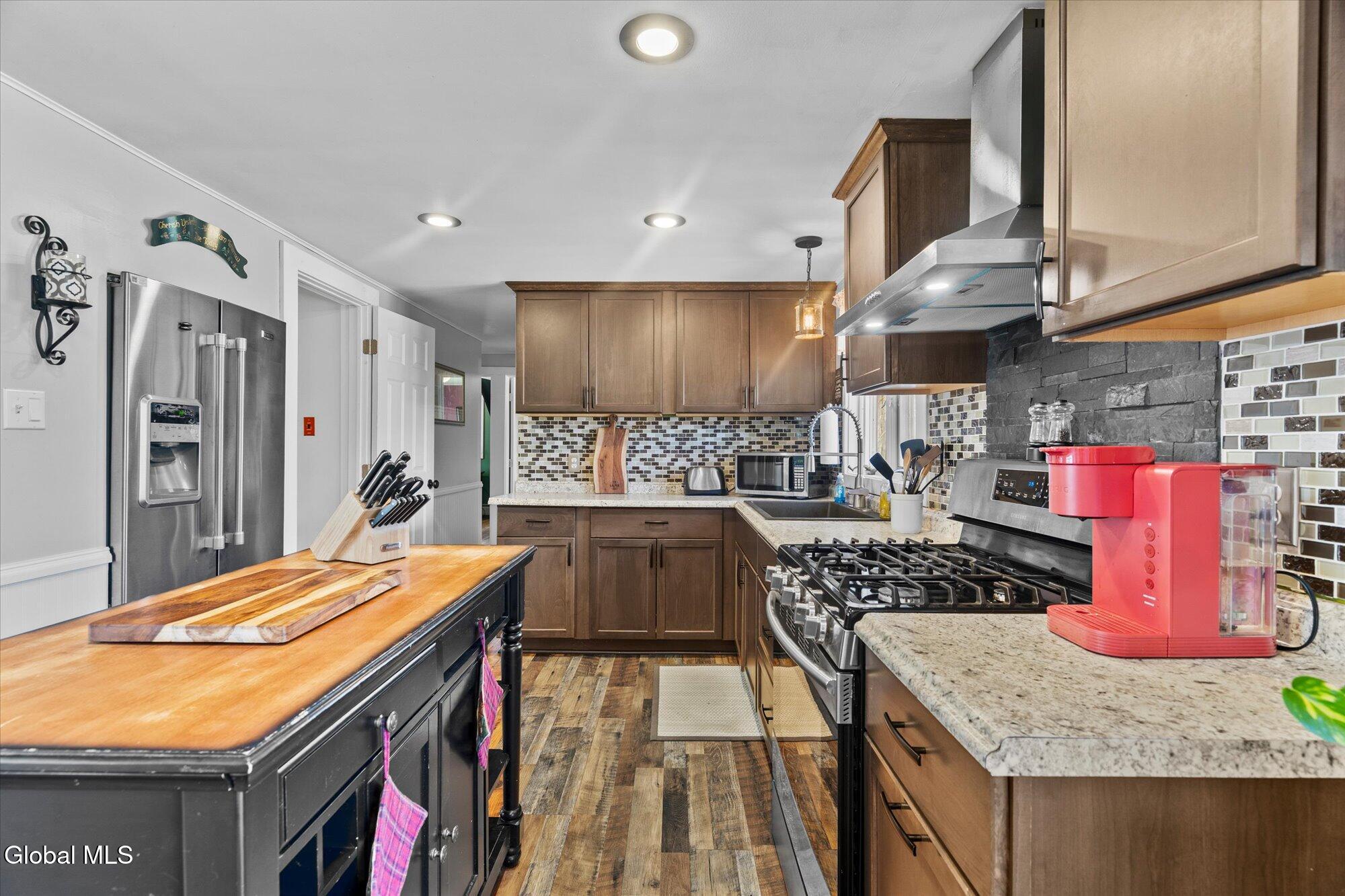 9549 Graphite Mountain Road