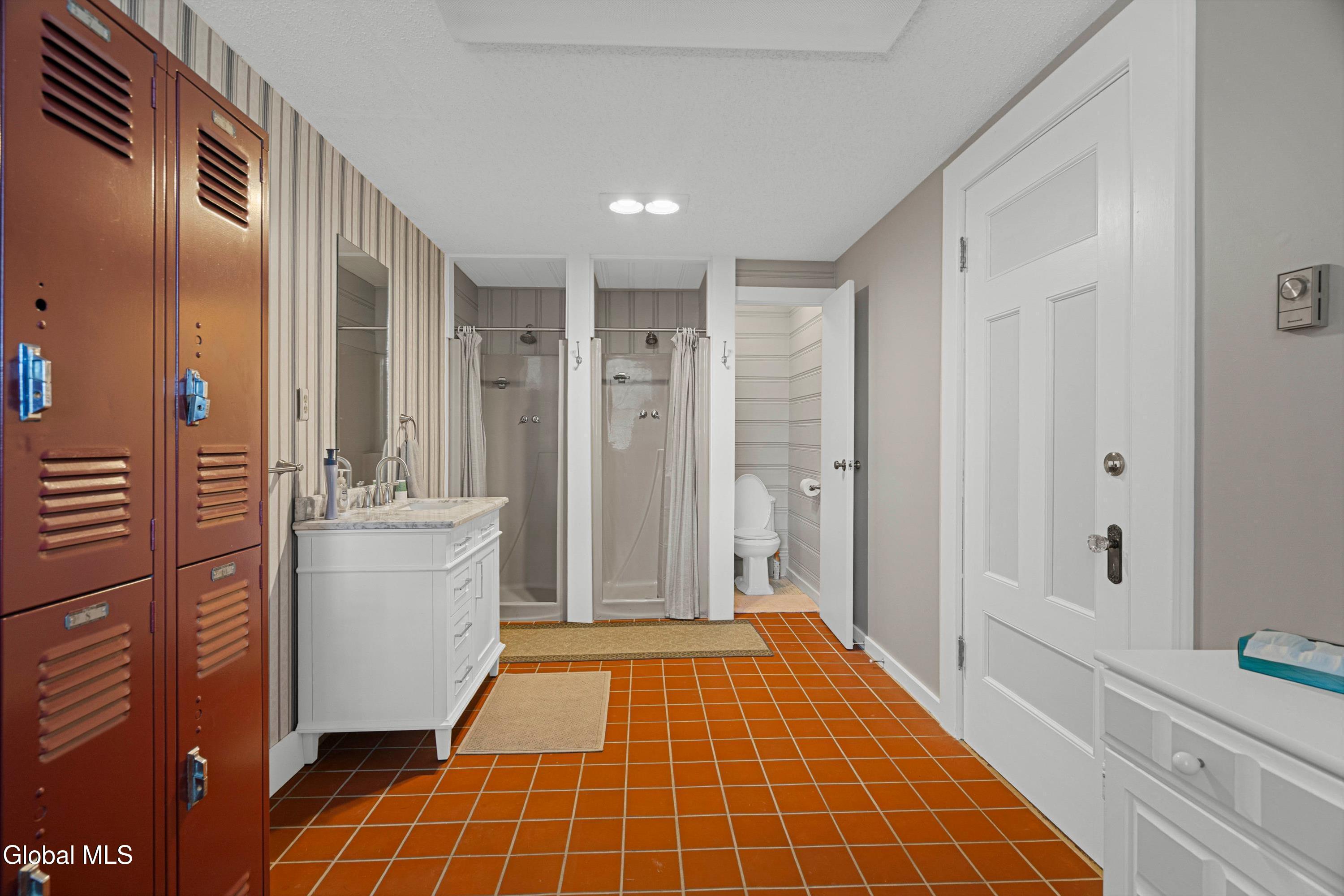 3232 Lake Shore Drive