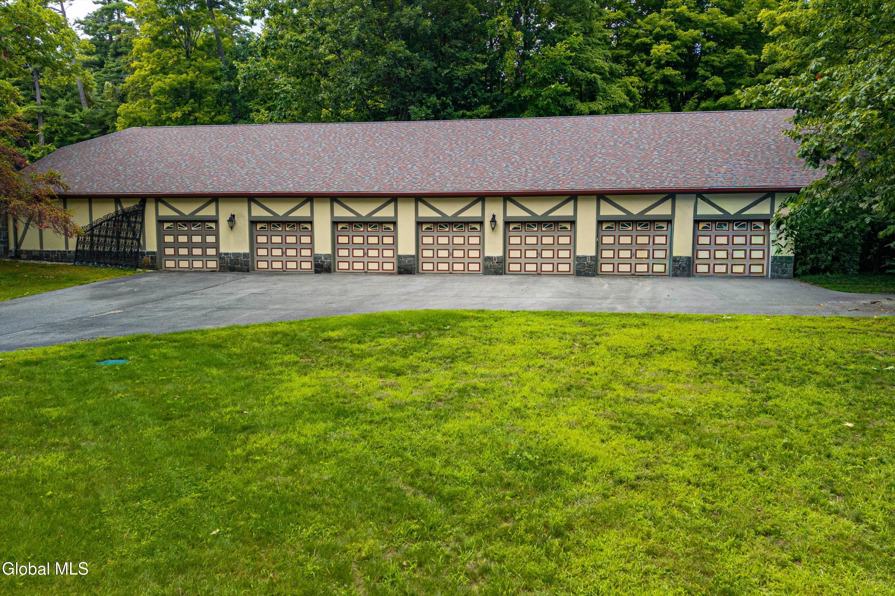 3232 Lake Shore Drive