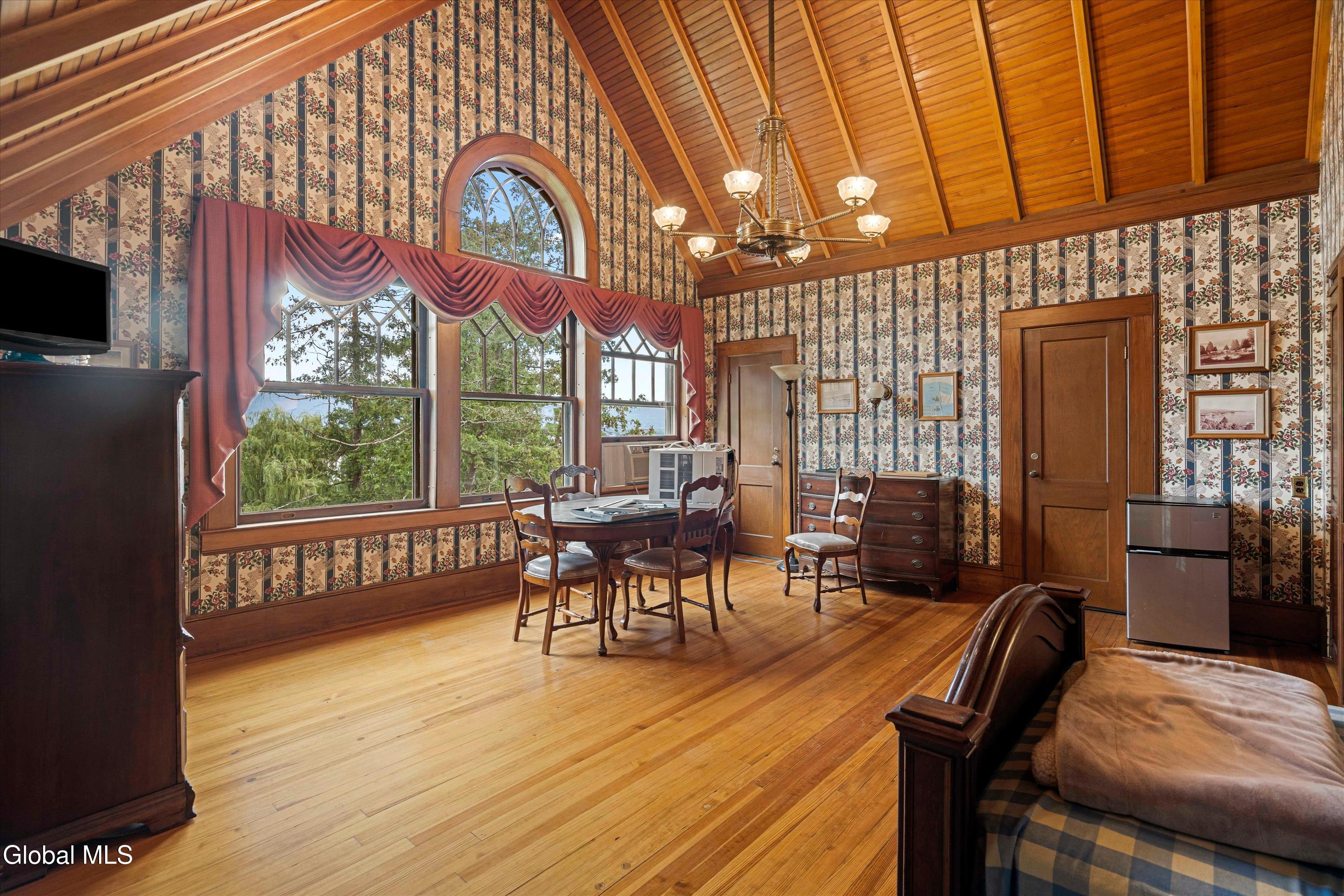 3232 Lake Shore Drive