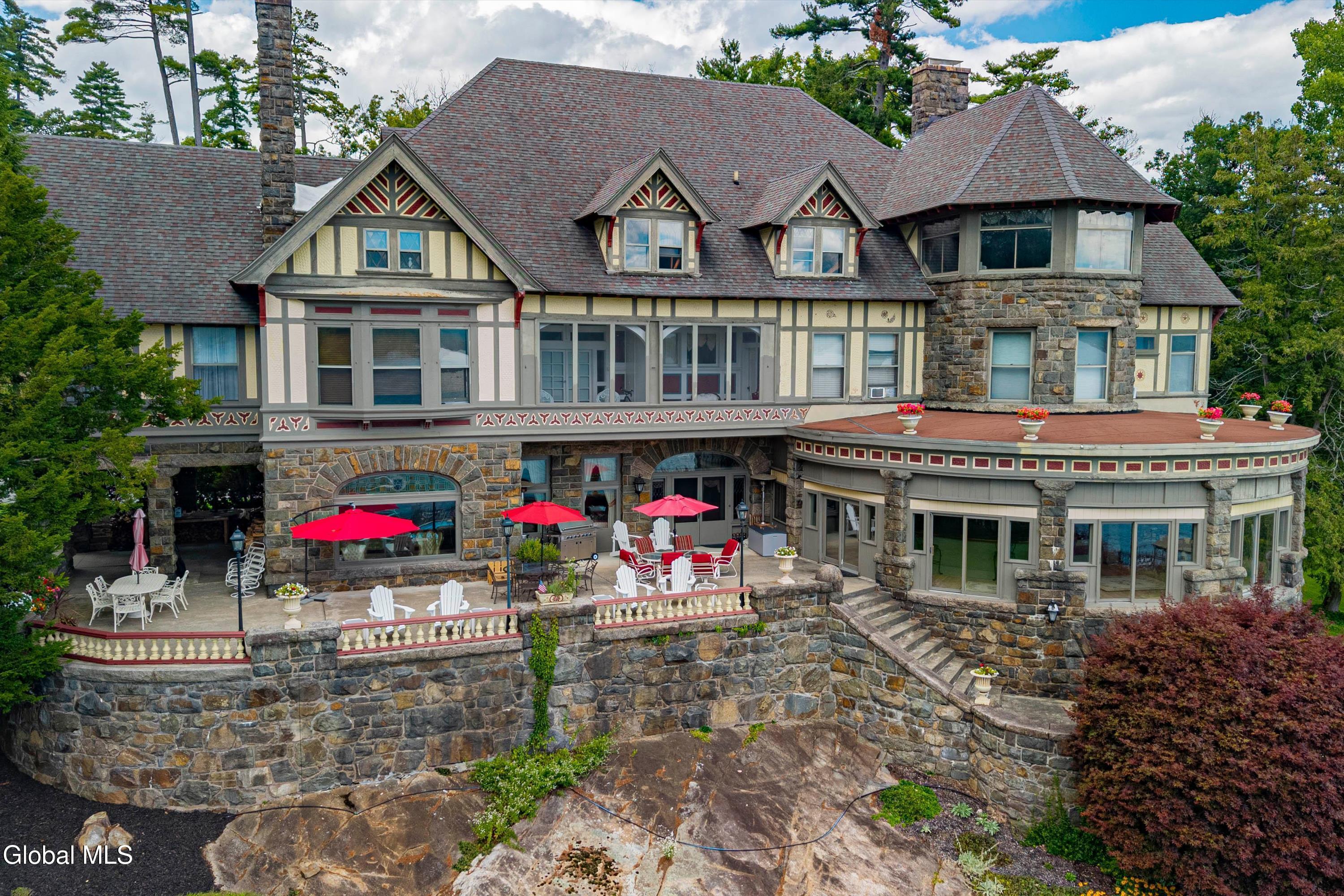 3232 Lake Shore Drive