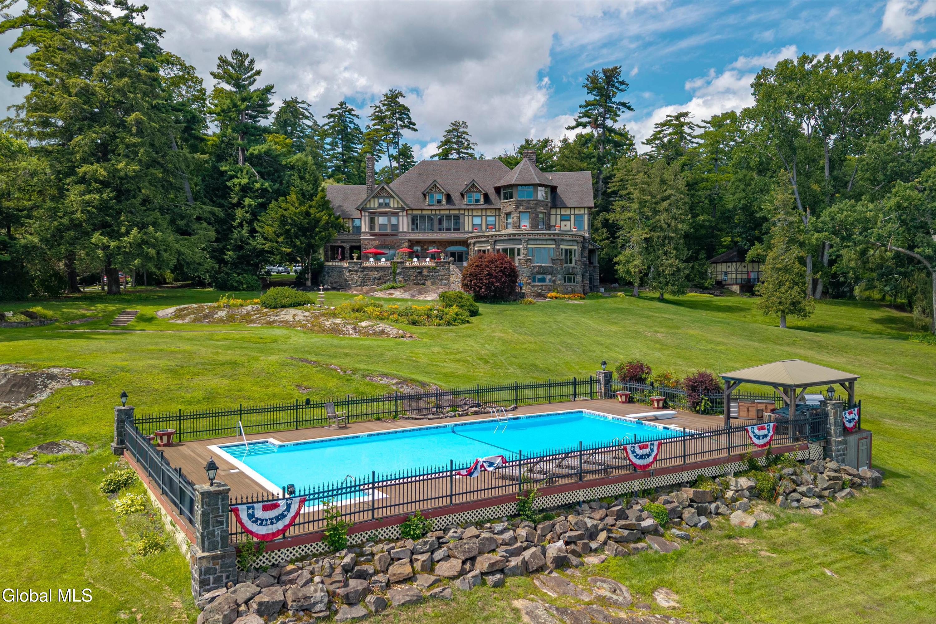 3232 Lake Shore Drive
