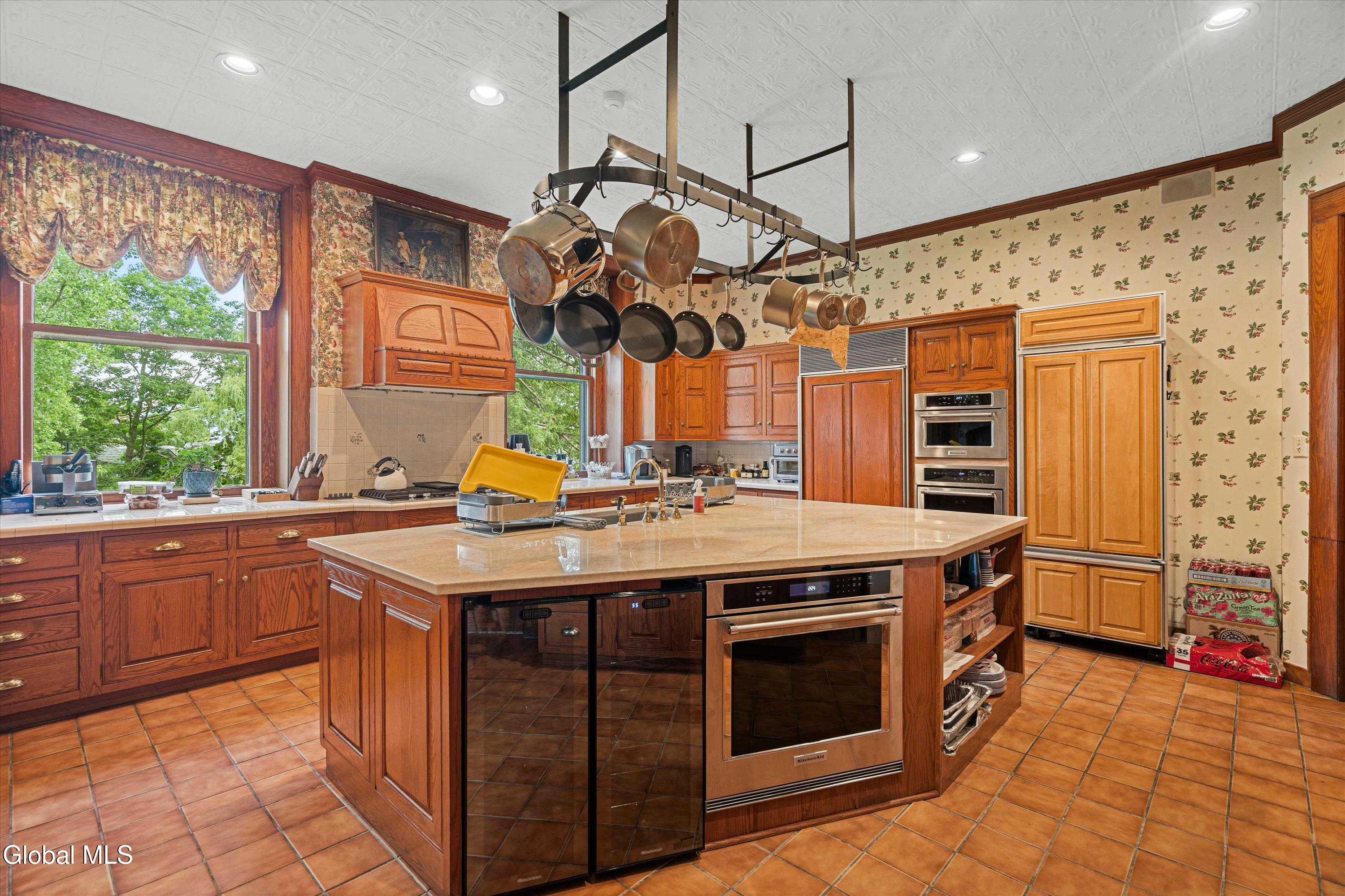 3232 Lake Shore Drive