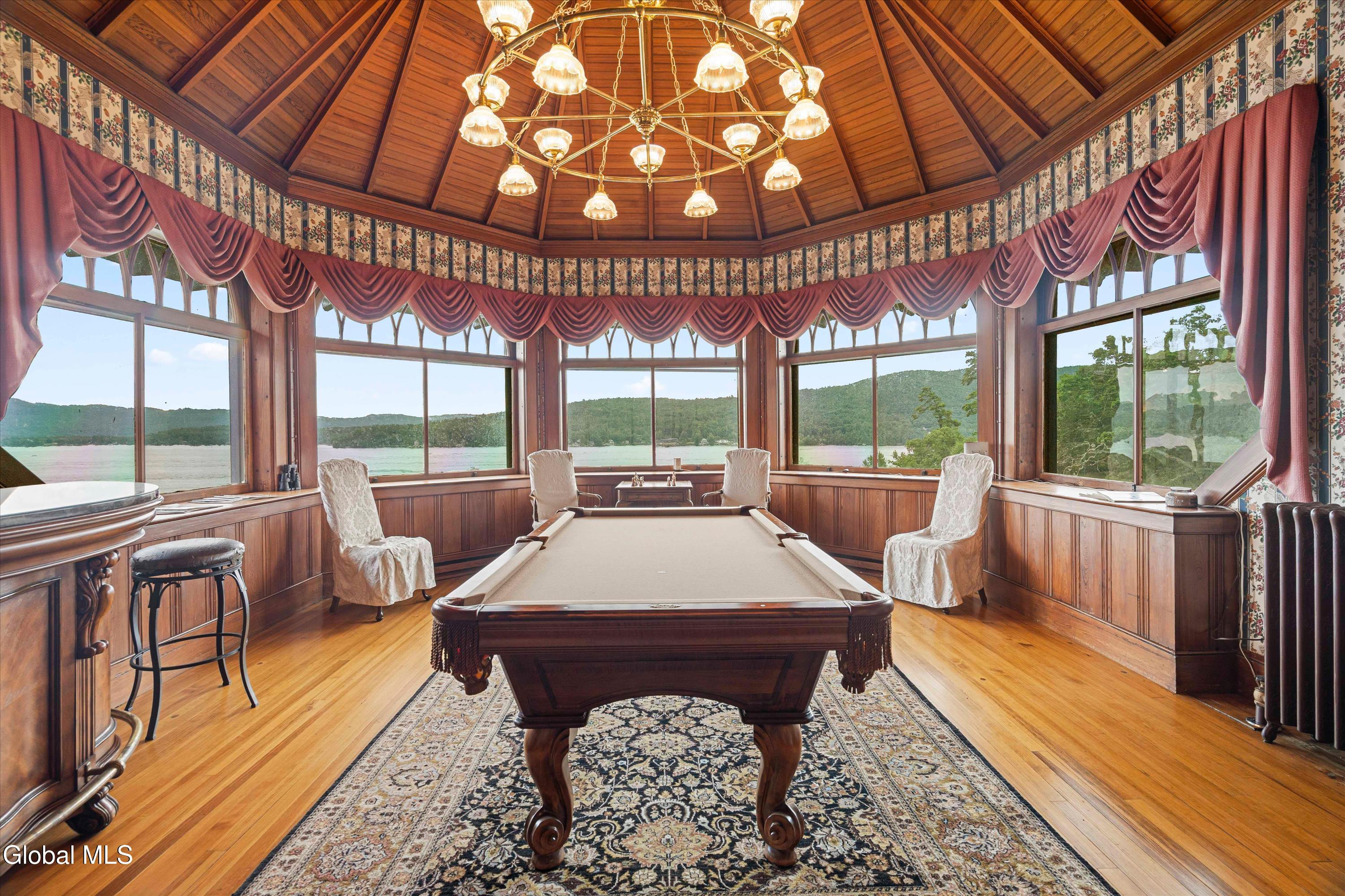 3232 Lake Shore Drive