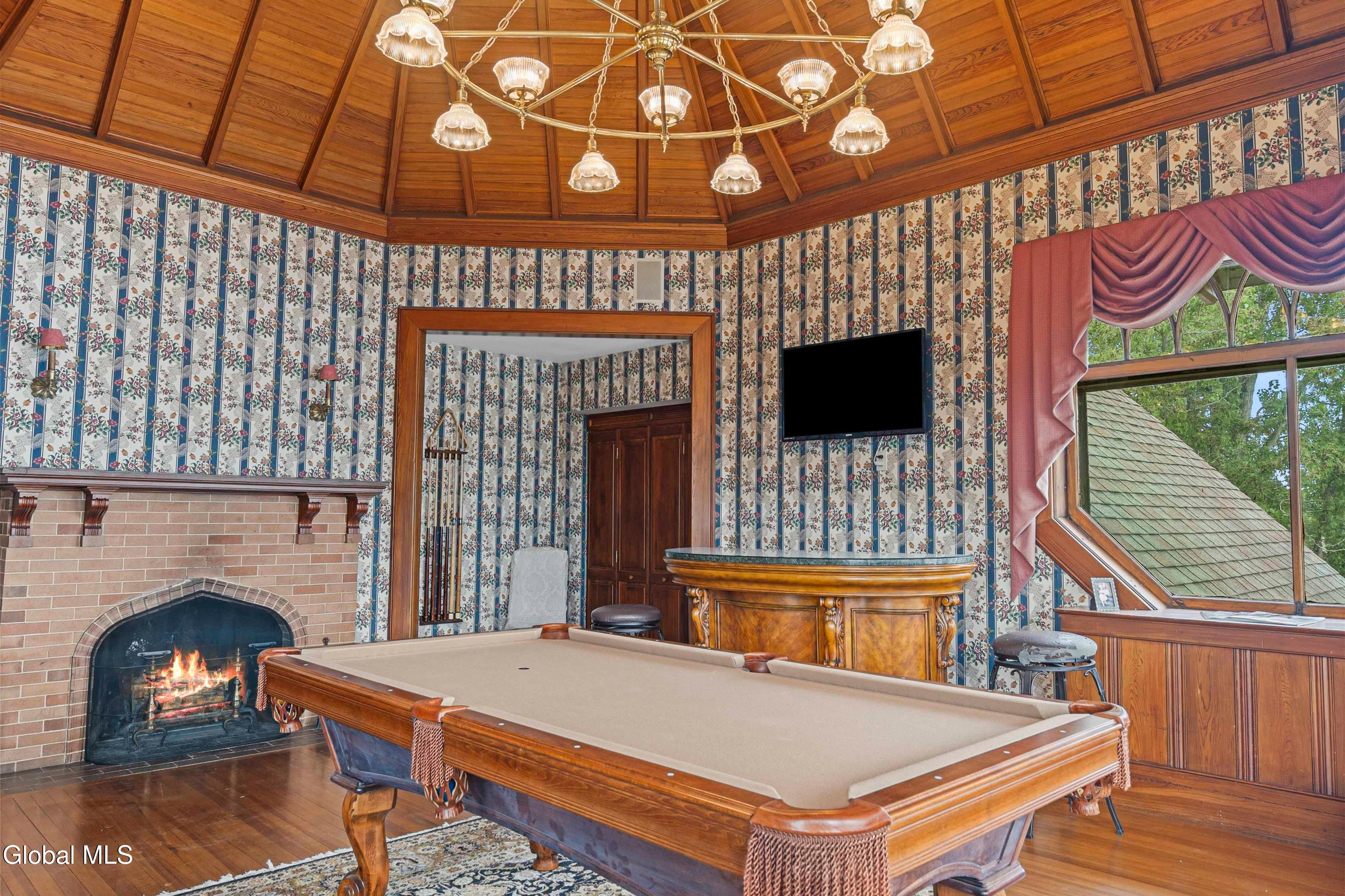3232 Lake Shore Drive