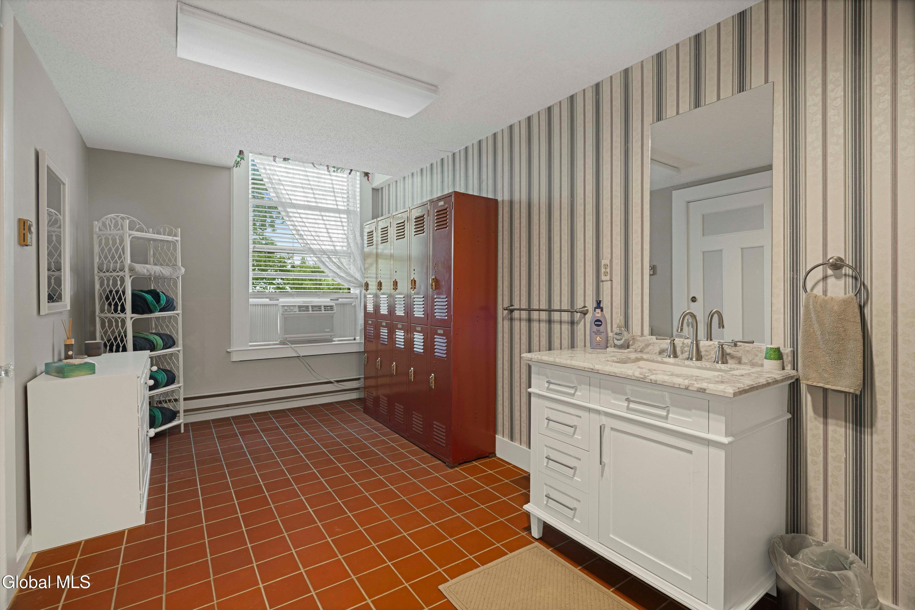 3232 Lake Shore Drive