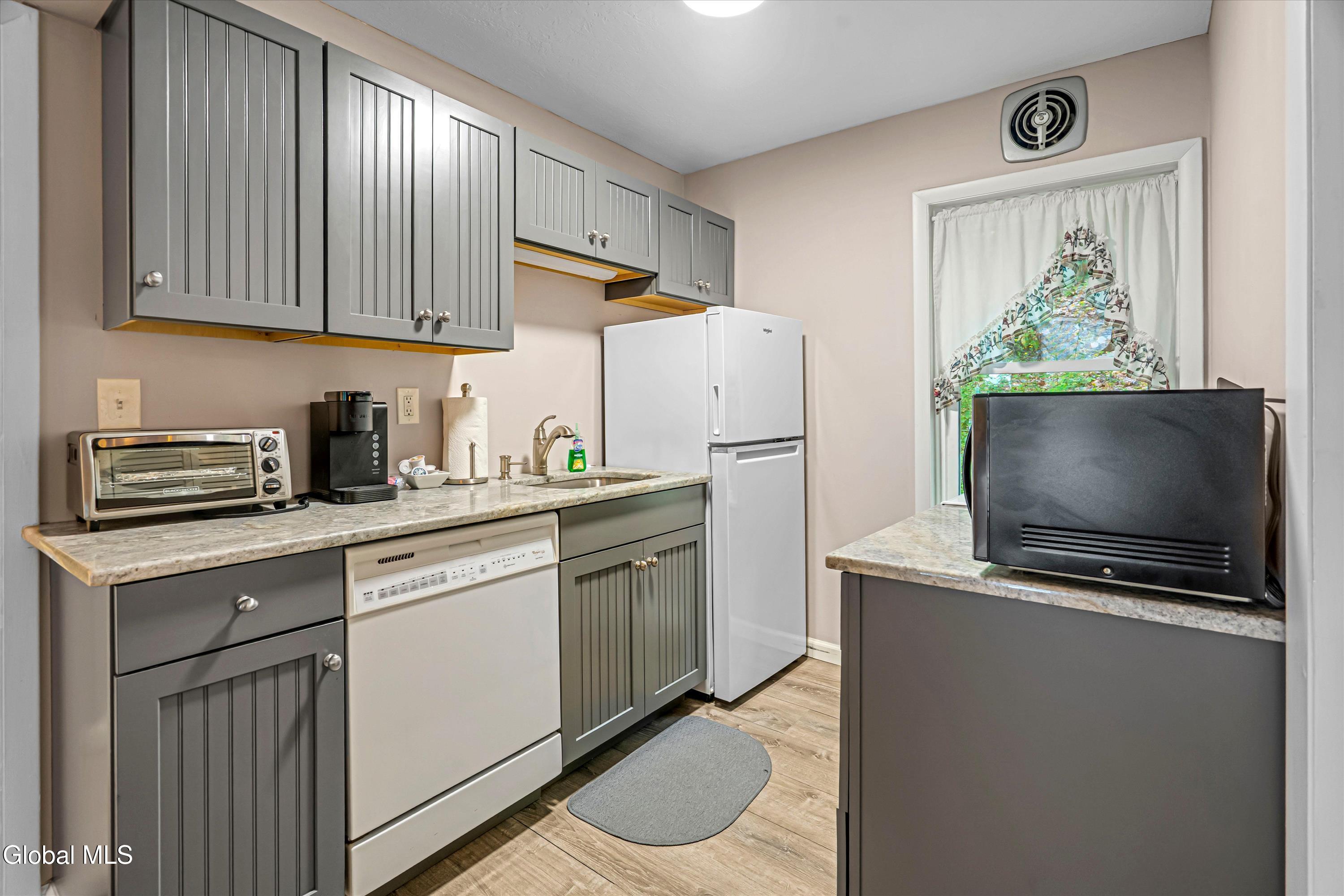 3232 Lake Shore Drive