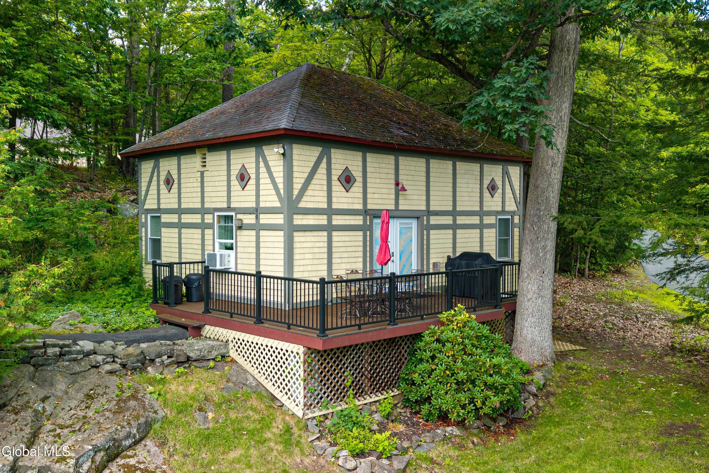 3232 Lake Shore Drive
