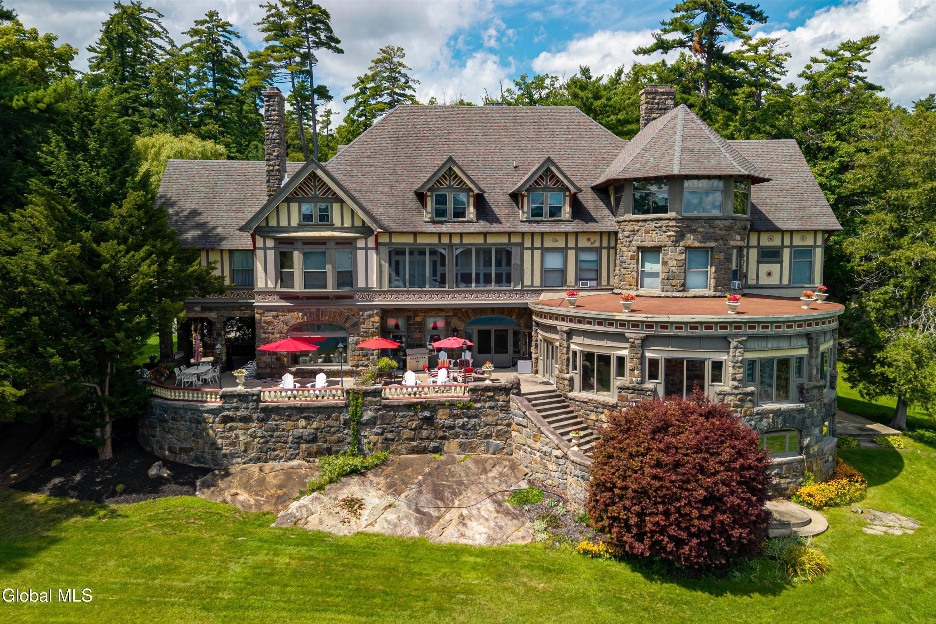 3232 Lake Shore Drive