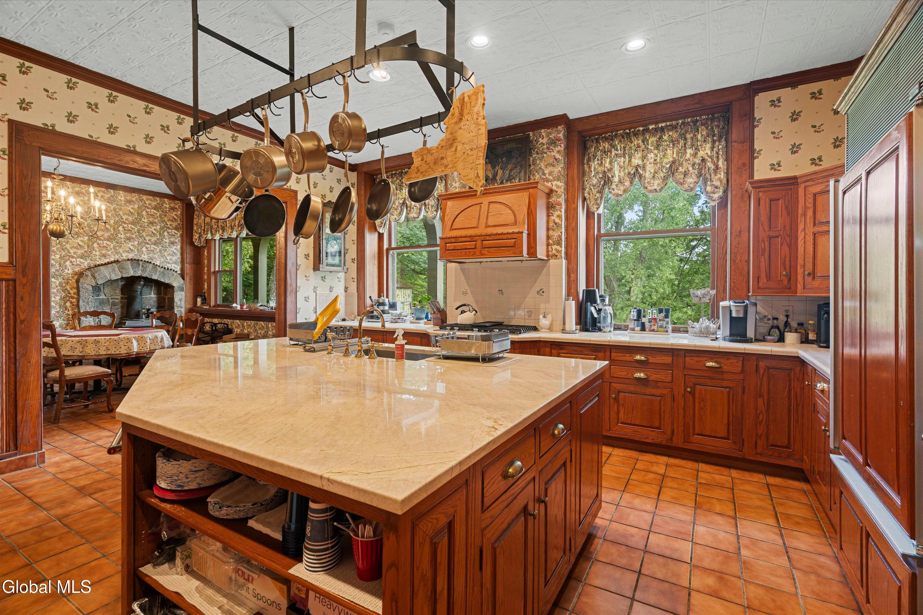 3232 Lake Shore Drive