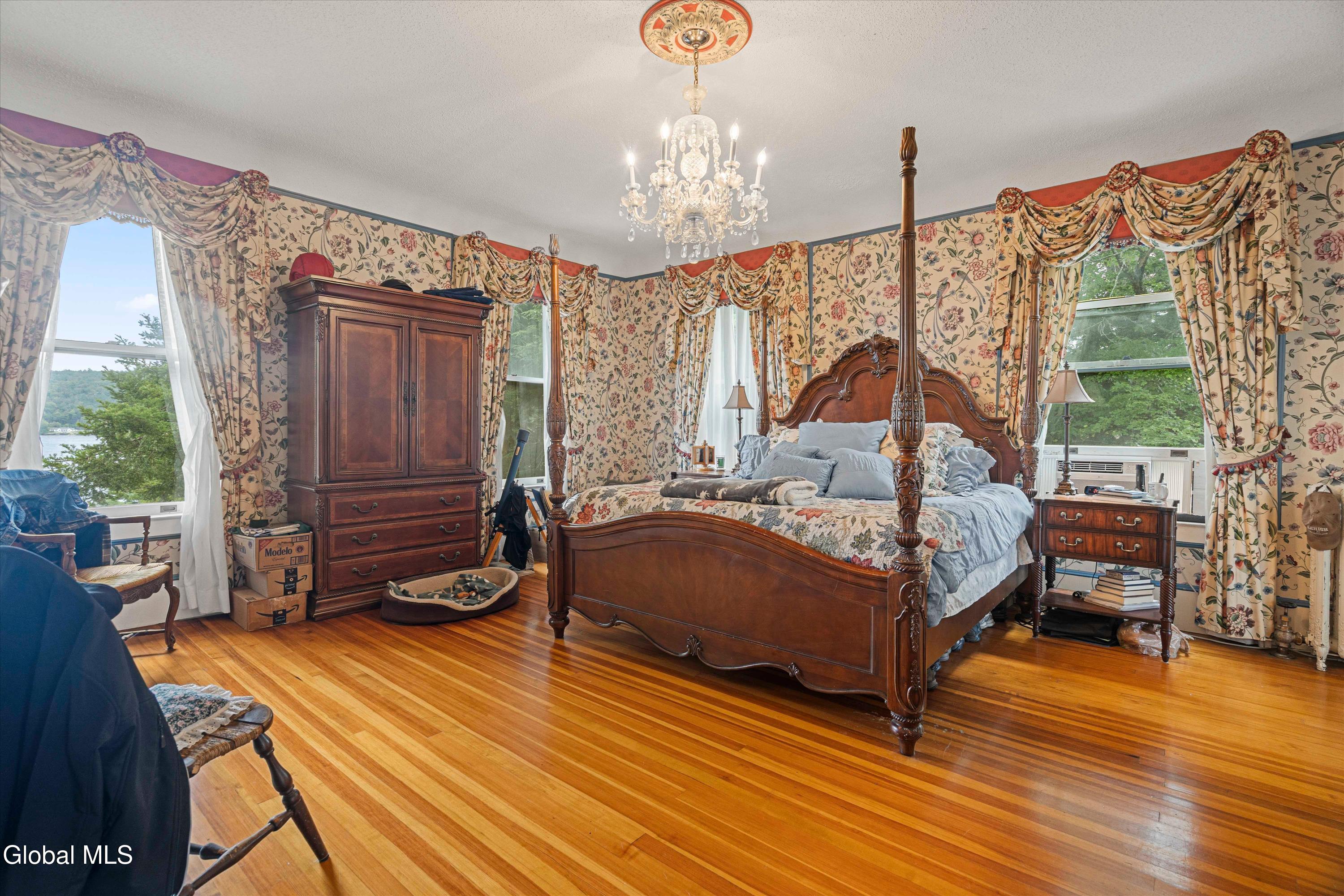 3232 Lake Shore Drive