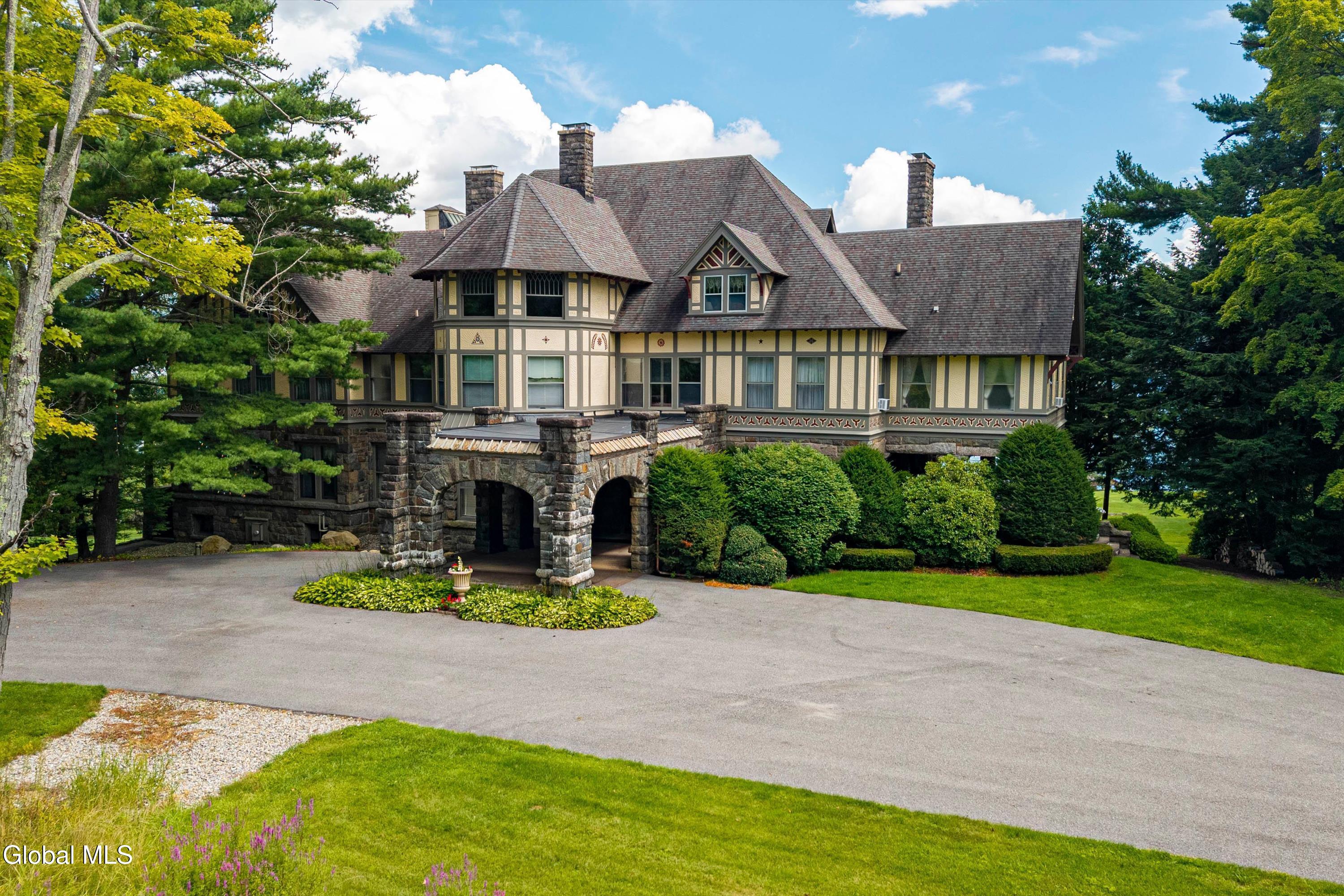 3232 Lake Shore Drive