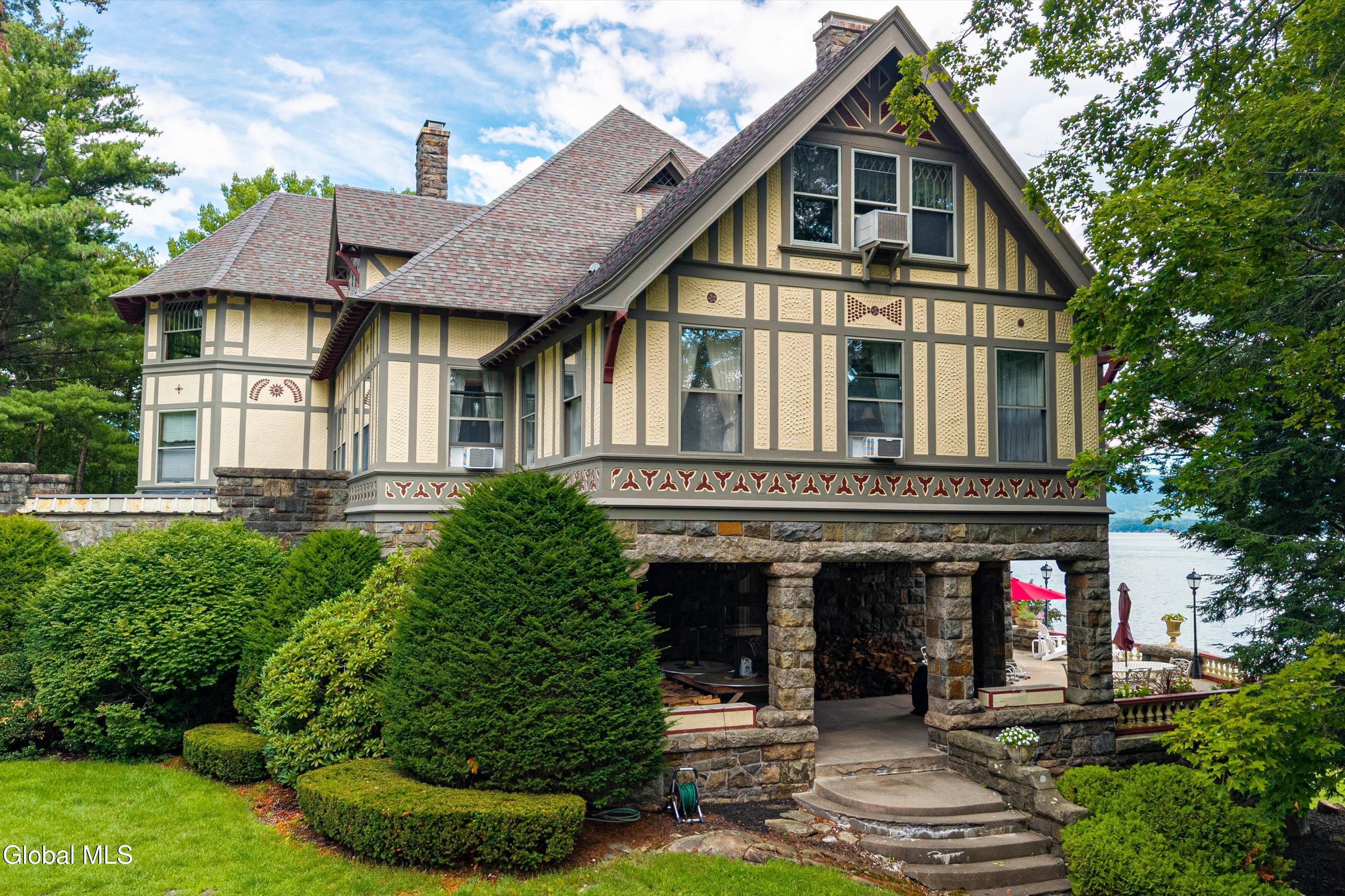 3232 Lake Shore Drive