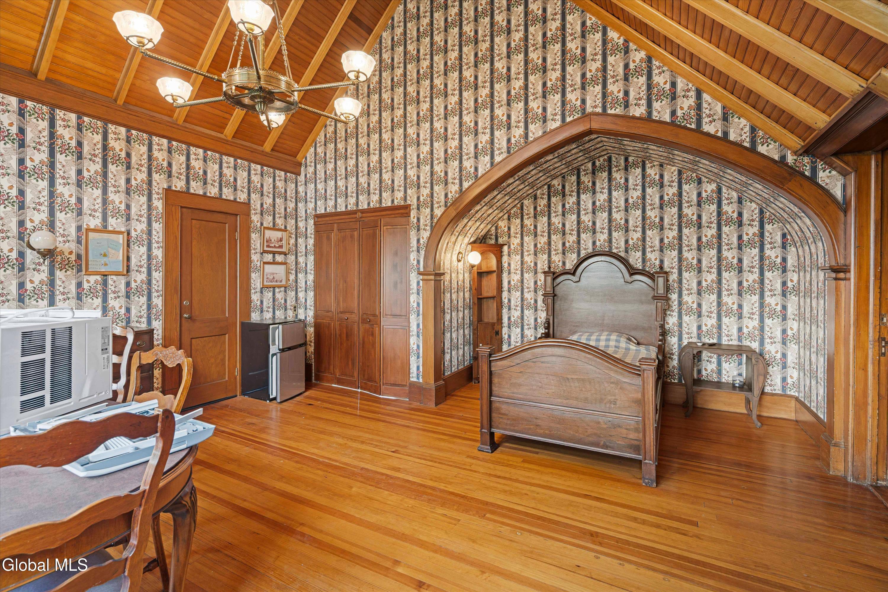 3232 Lake Shore Drive