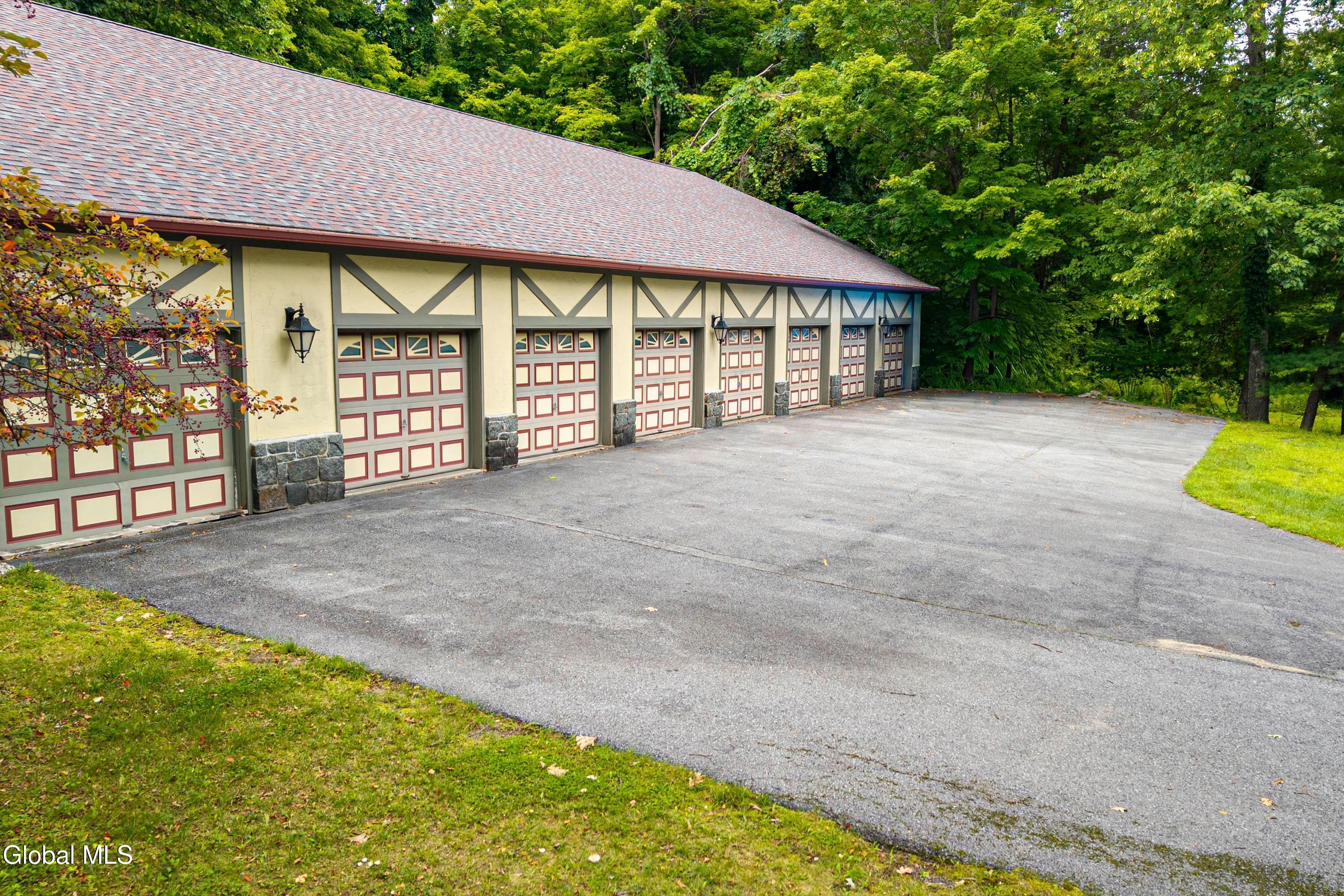 3232 Lake Shore Drive