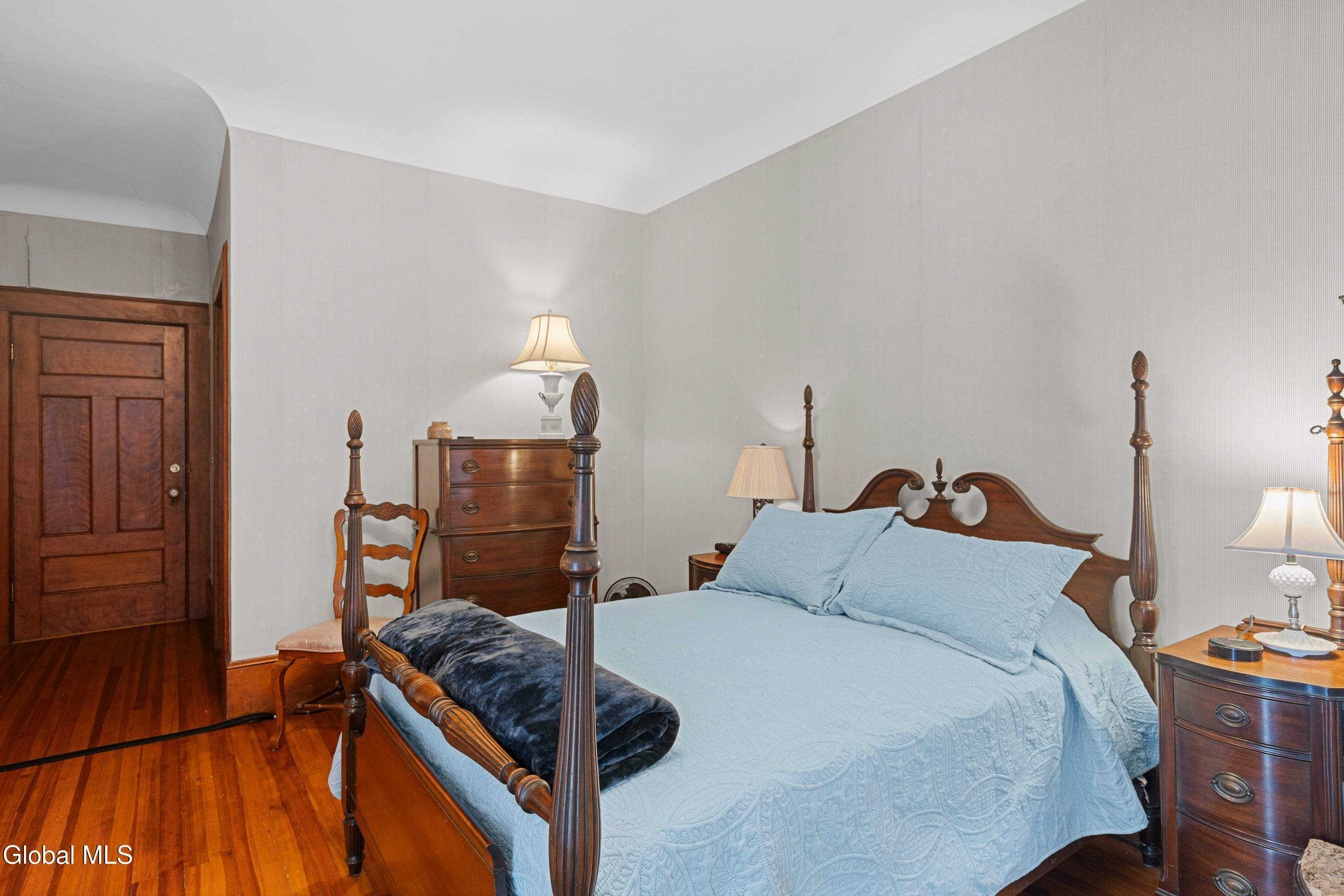 3232 Lake Shore Drive