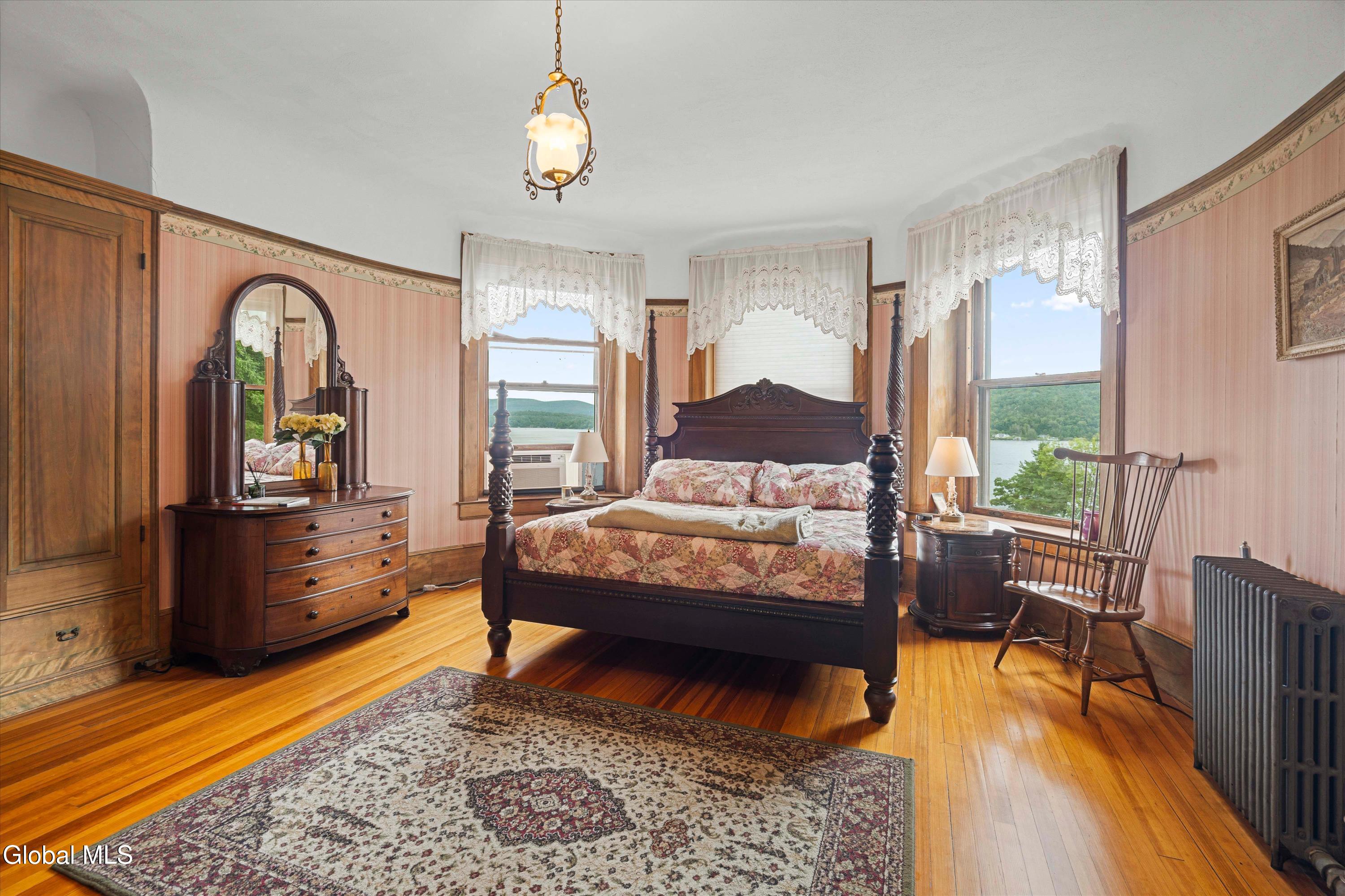 3232 Lake Shore Drive