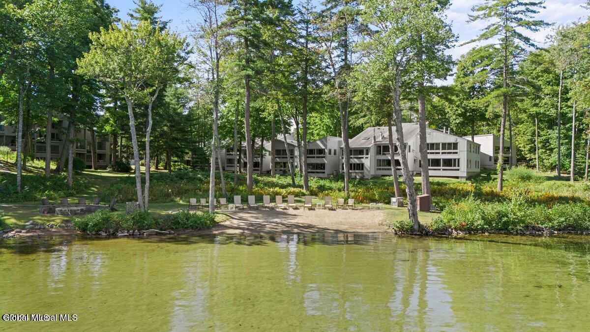 3562 Lake Shore, 13