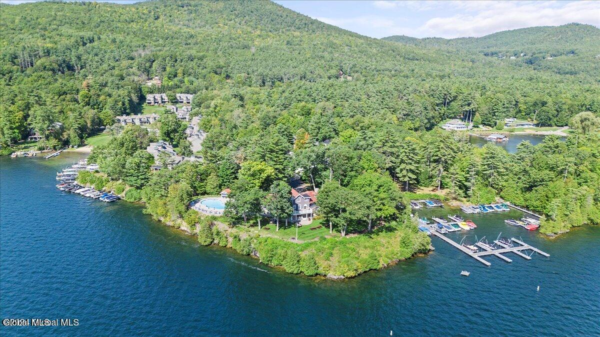 3562 Lake Shore, 13