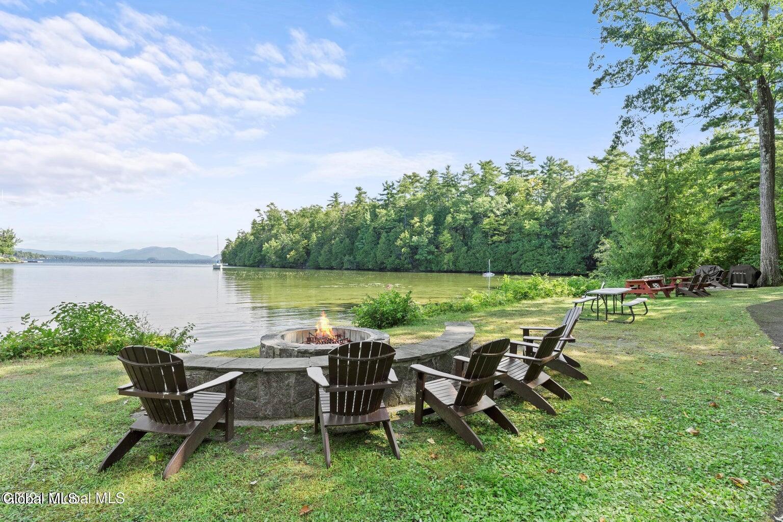 3562 Lake Shore, 13