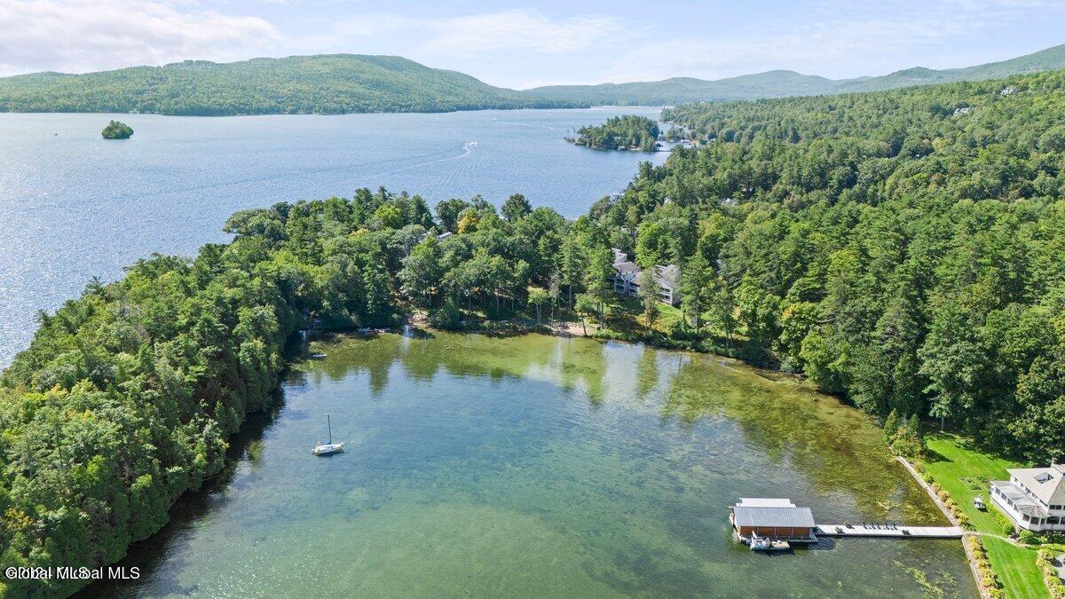 3562 Lake Shore, 13