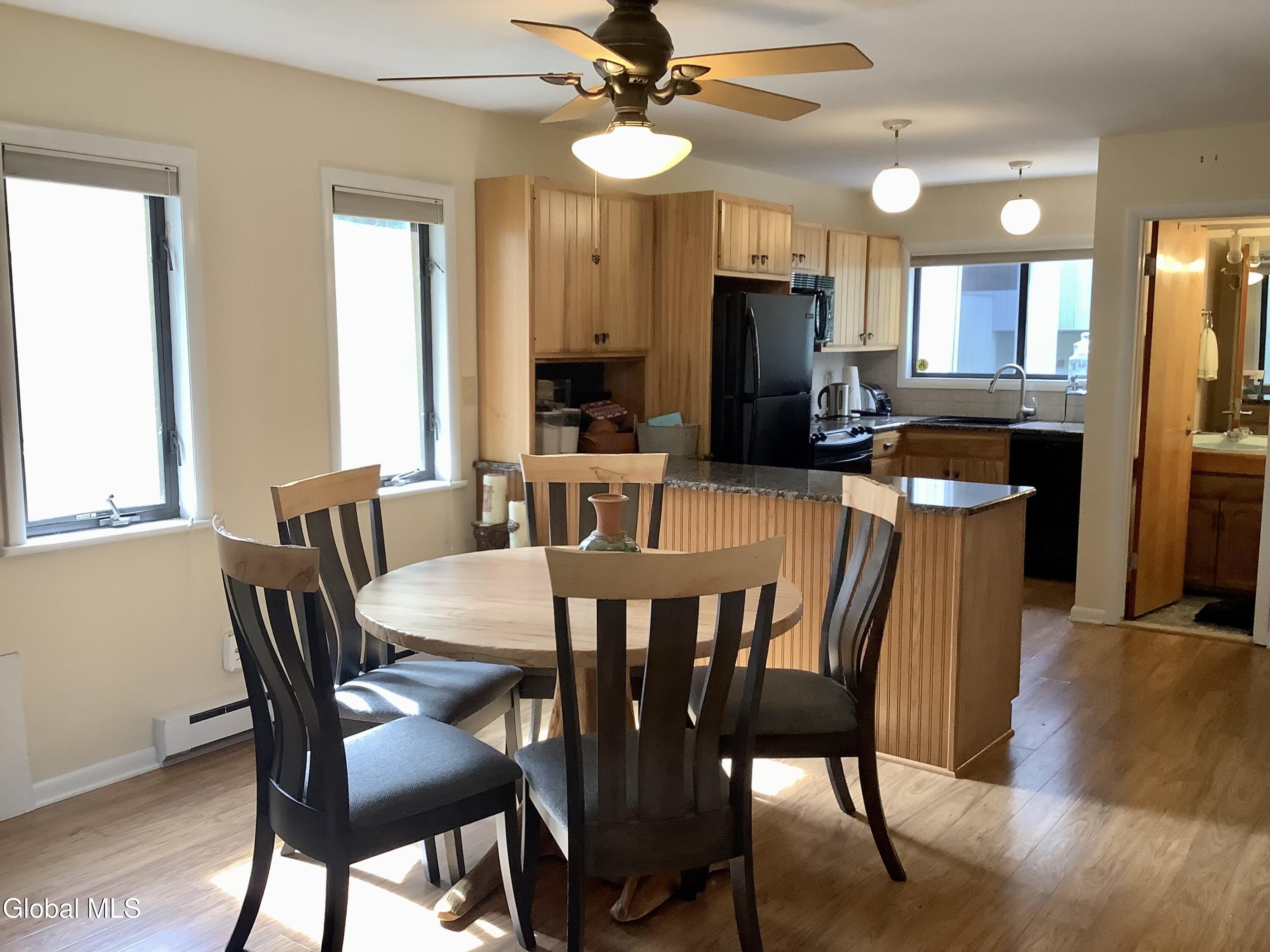 3562 Lake Shore, 13