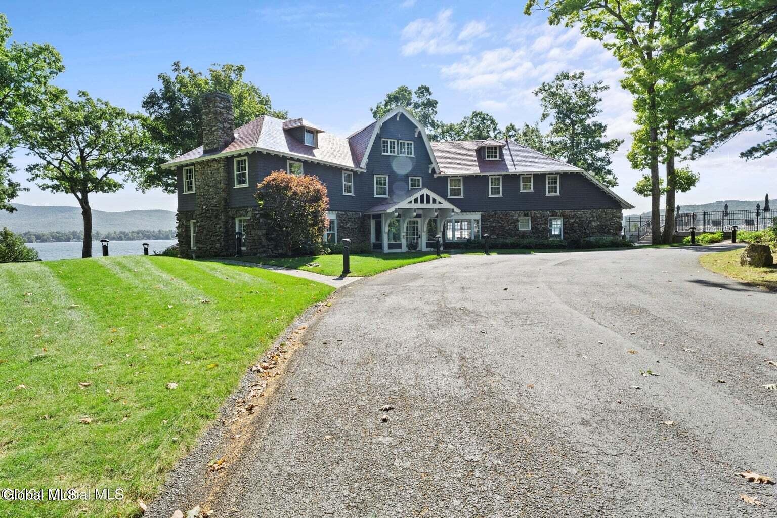 3562 Lake Shore, 13