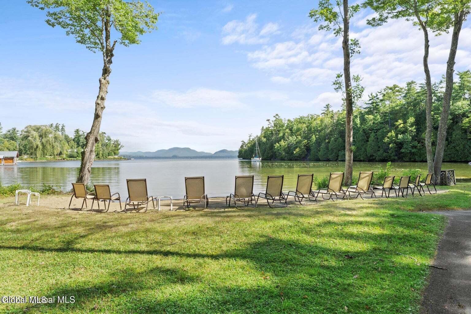 3562 Lake Shore, 13