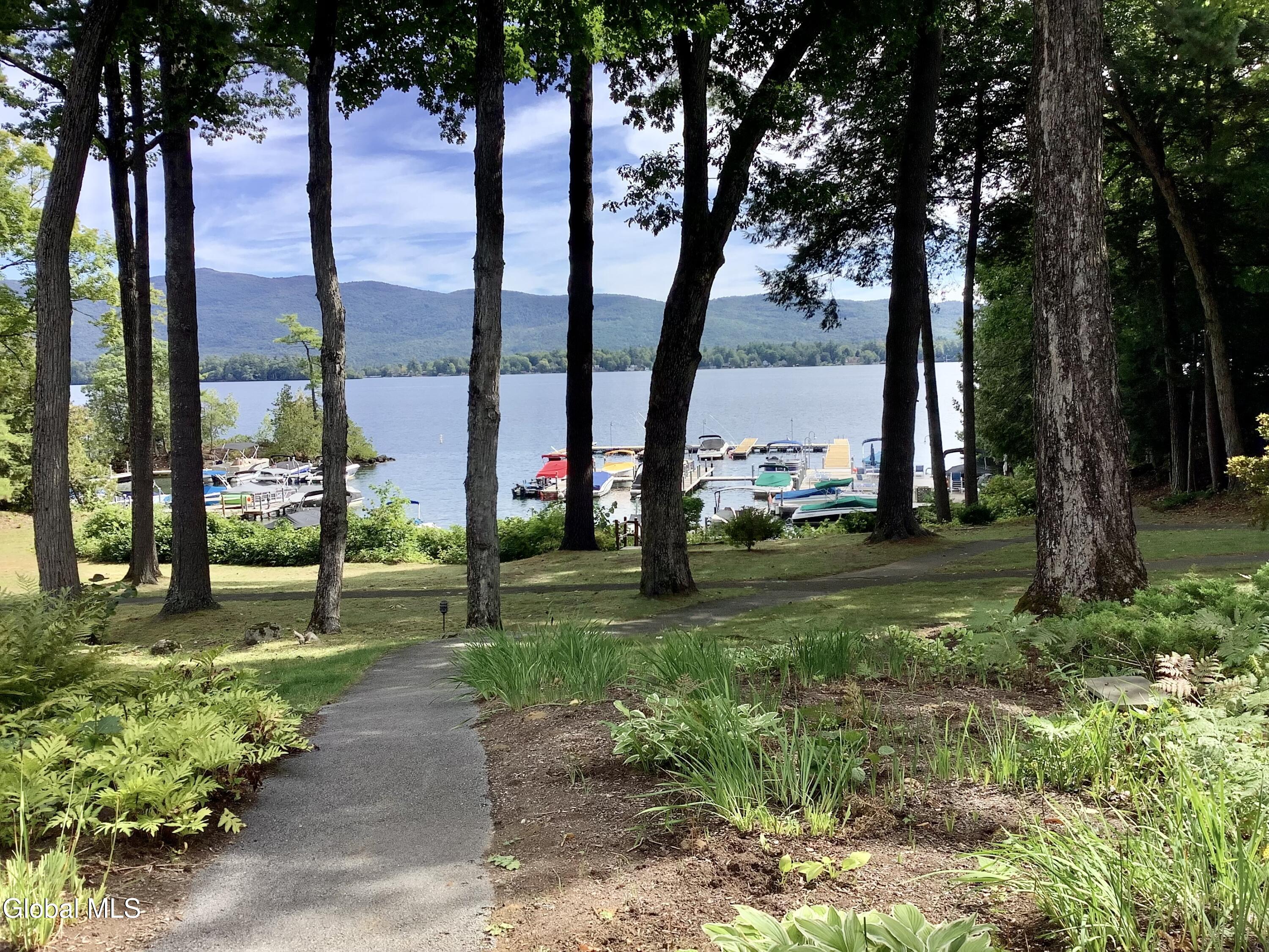 3562 Lake Shore, 13