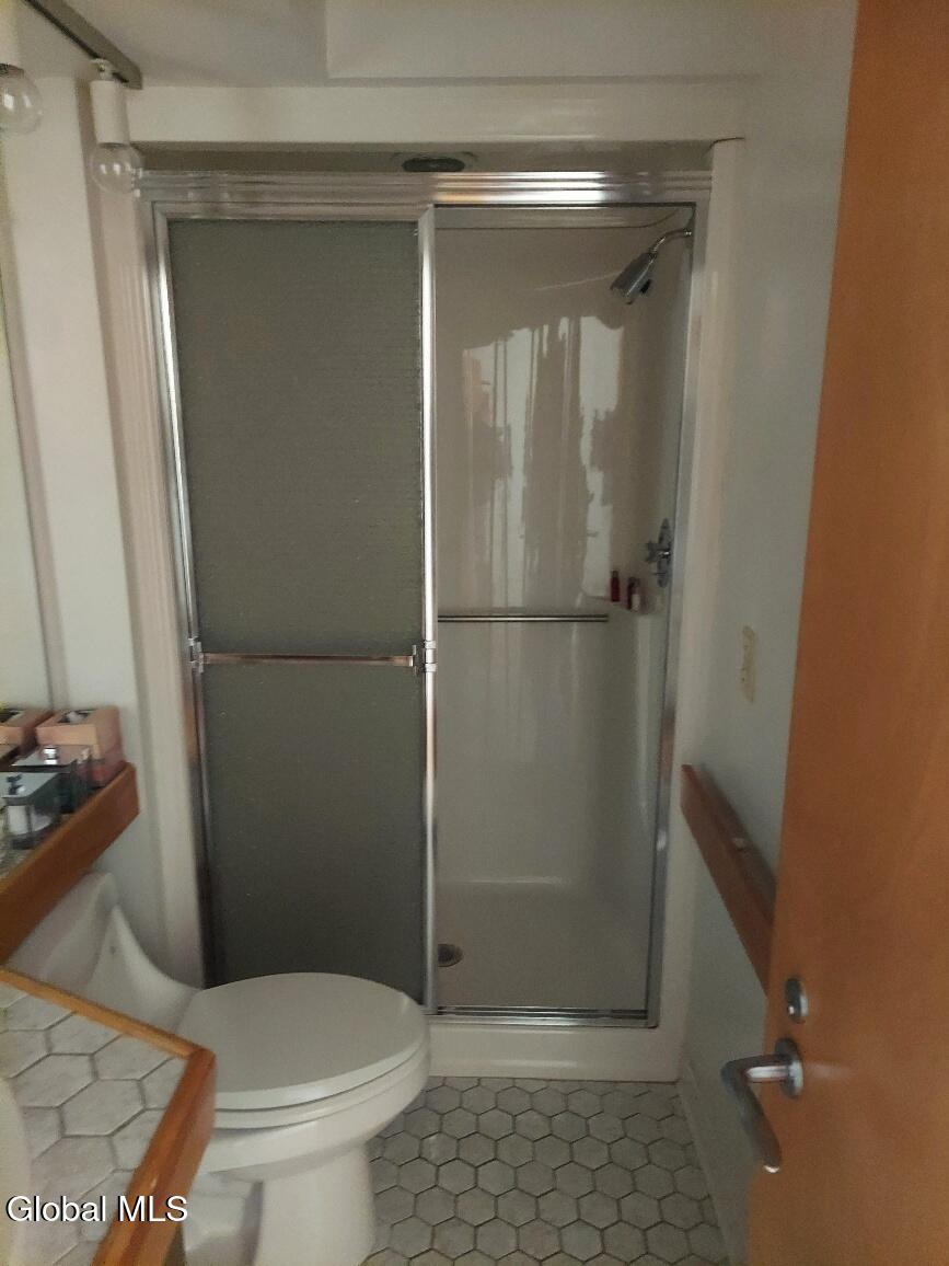 3562 Lake Shore, 13