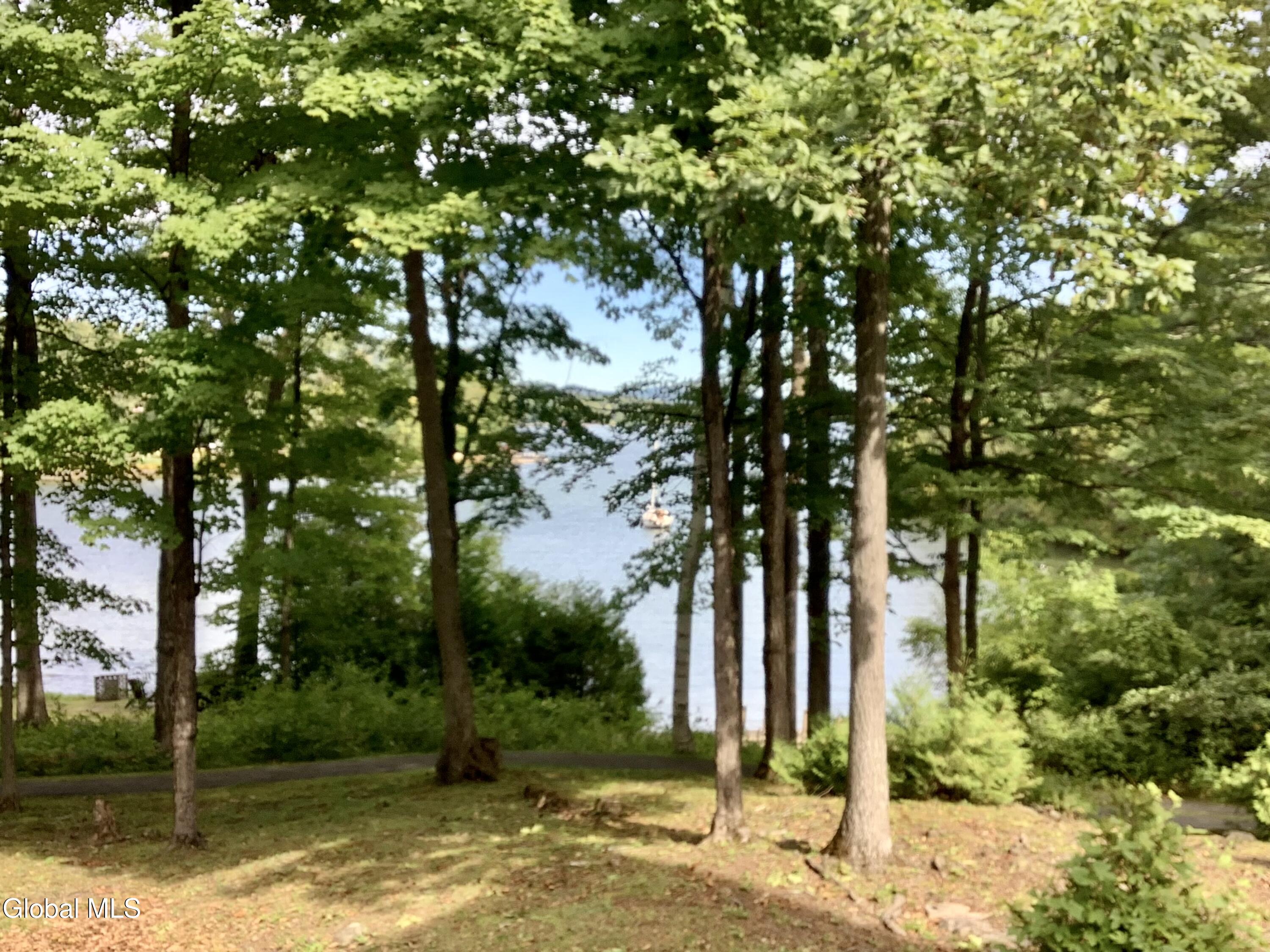3562 Lake Shore, 13