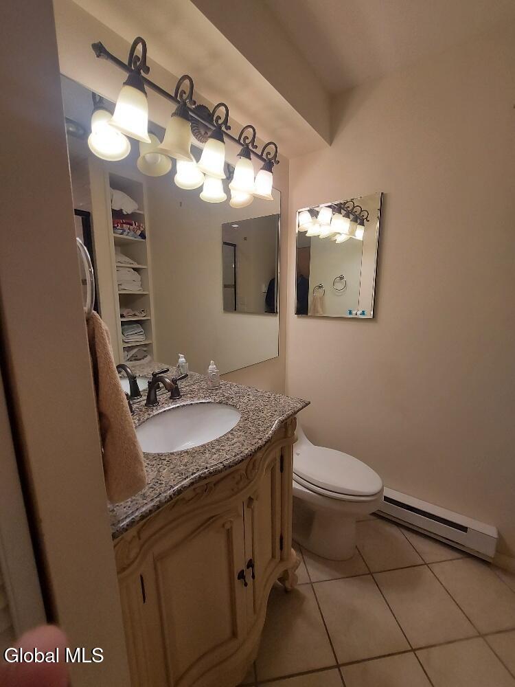 3562 Lake Shore, 13