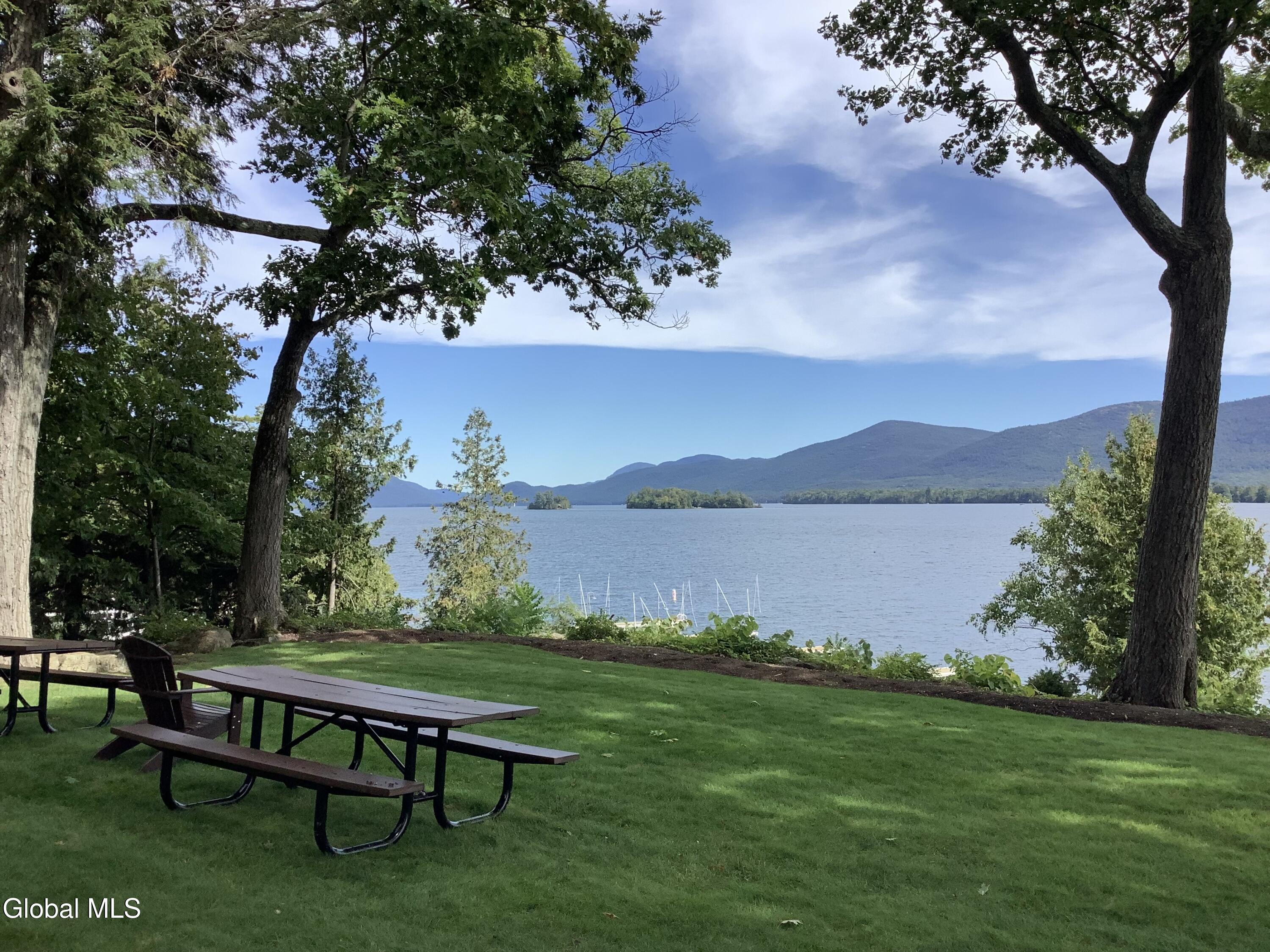 3562 Lake Shore, 13