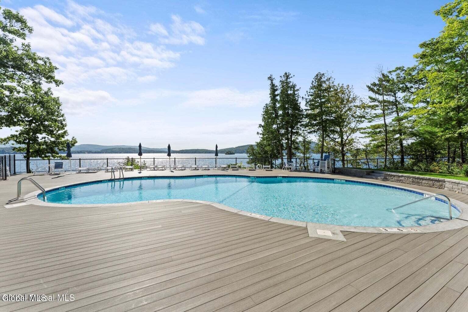 3562 Lake Shore, 13
