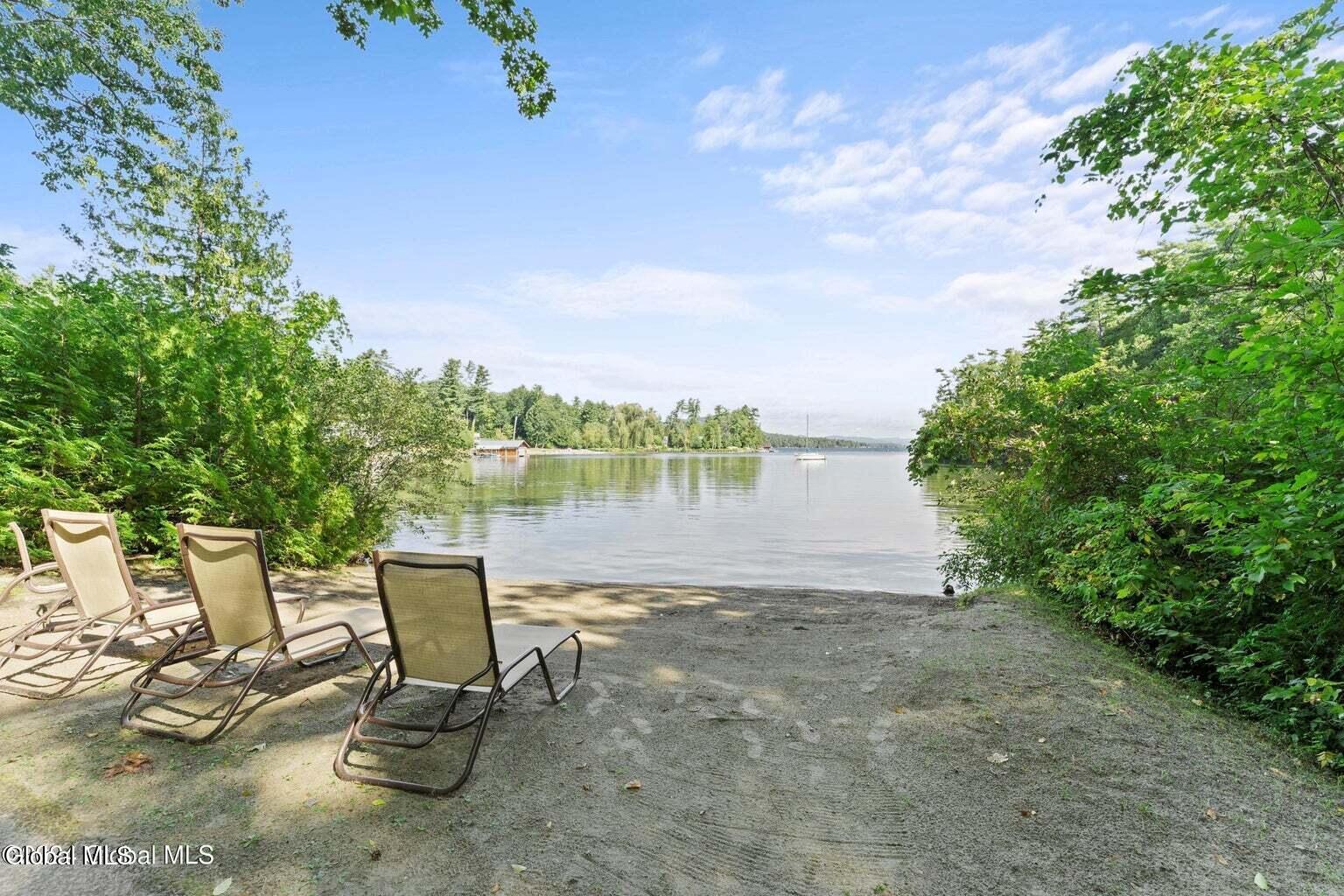3562 Lake Shore, 13