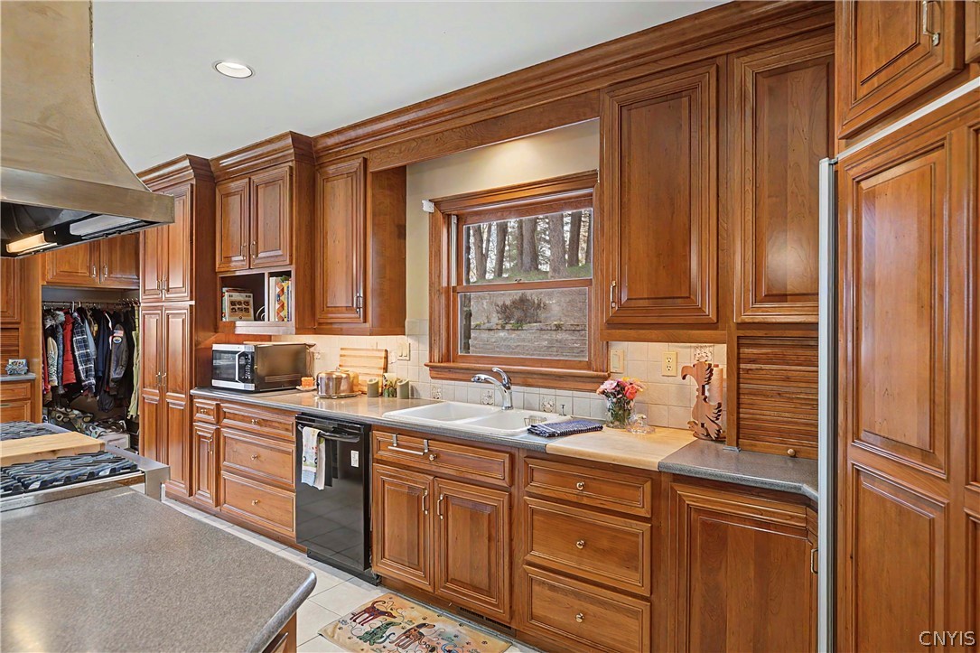 8867 Cazenovia Road