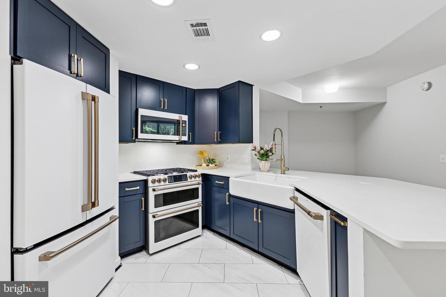3883 Connecticut Ave NW #313