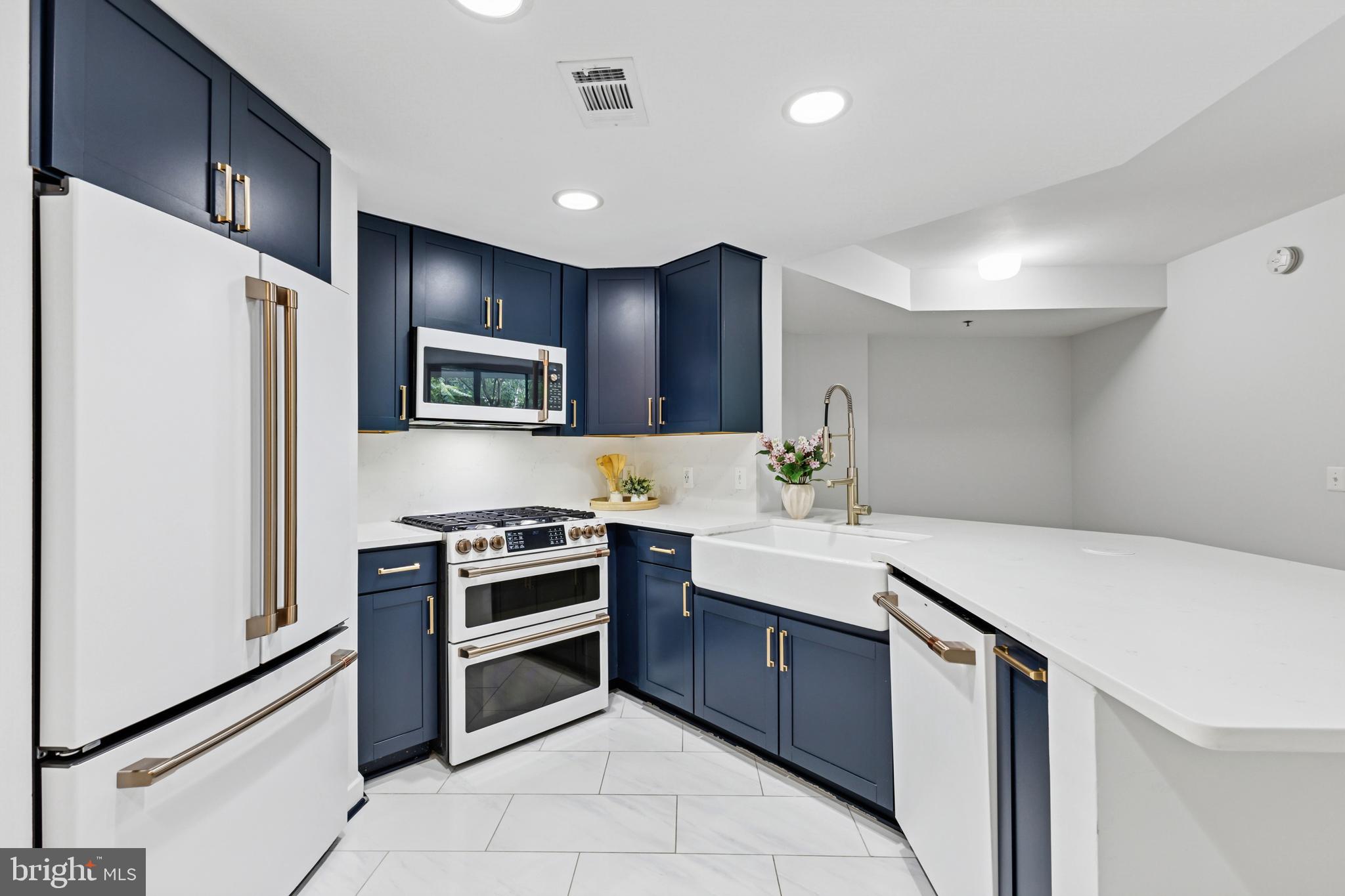 3883 Connecticut Ave NW #313