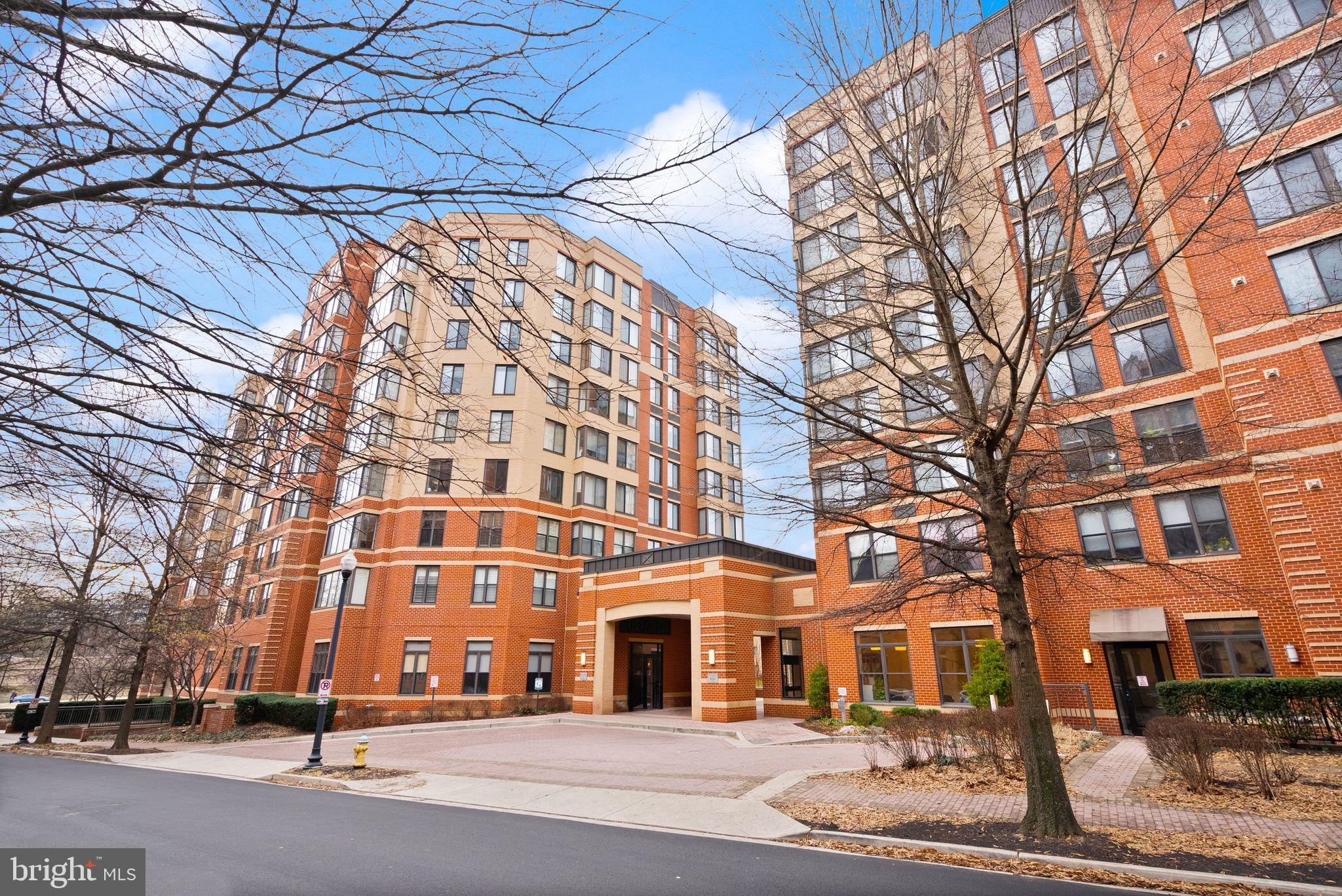 2220 FAIRFAX DR #109