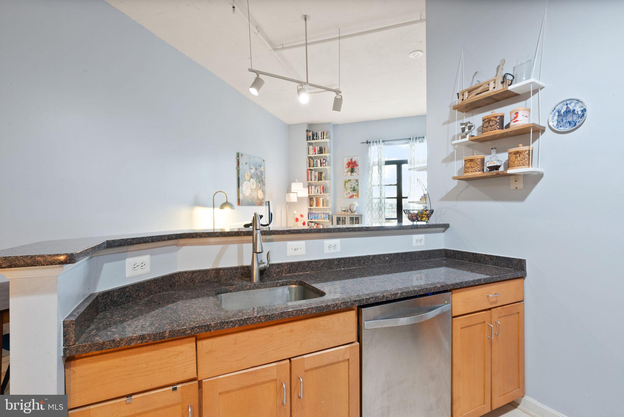 2220 FAIRFAX DR #109