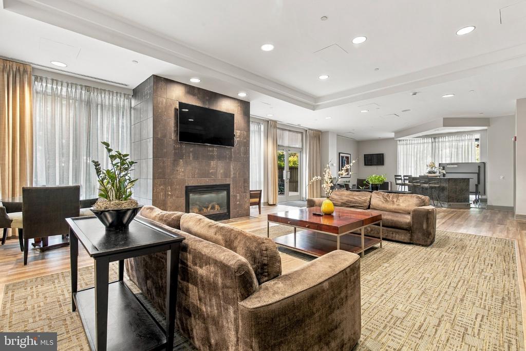 880 N POLLARD STREET Unit: 406