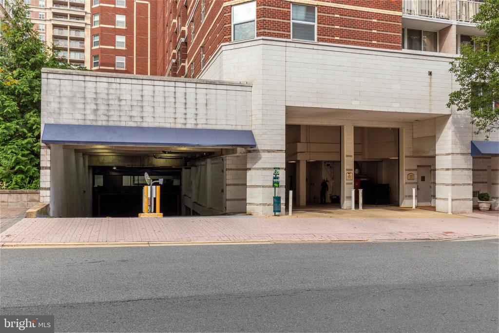 880 N POLLARD STREET Unit: 406