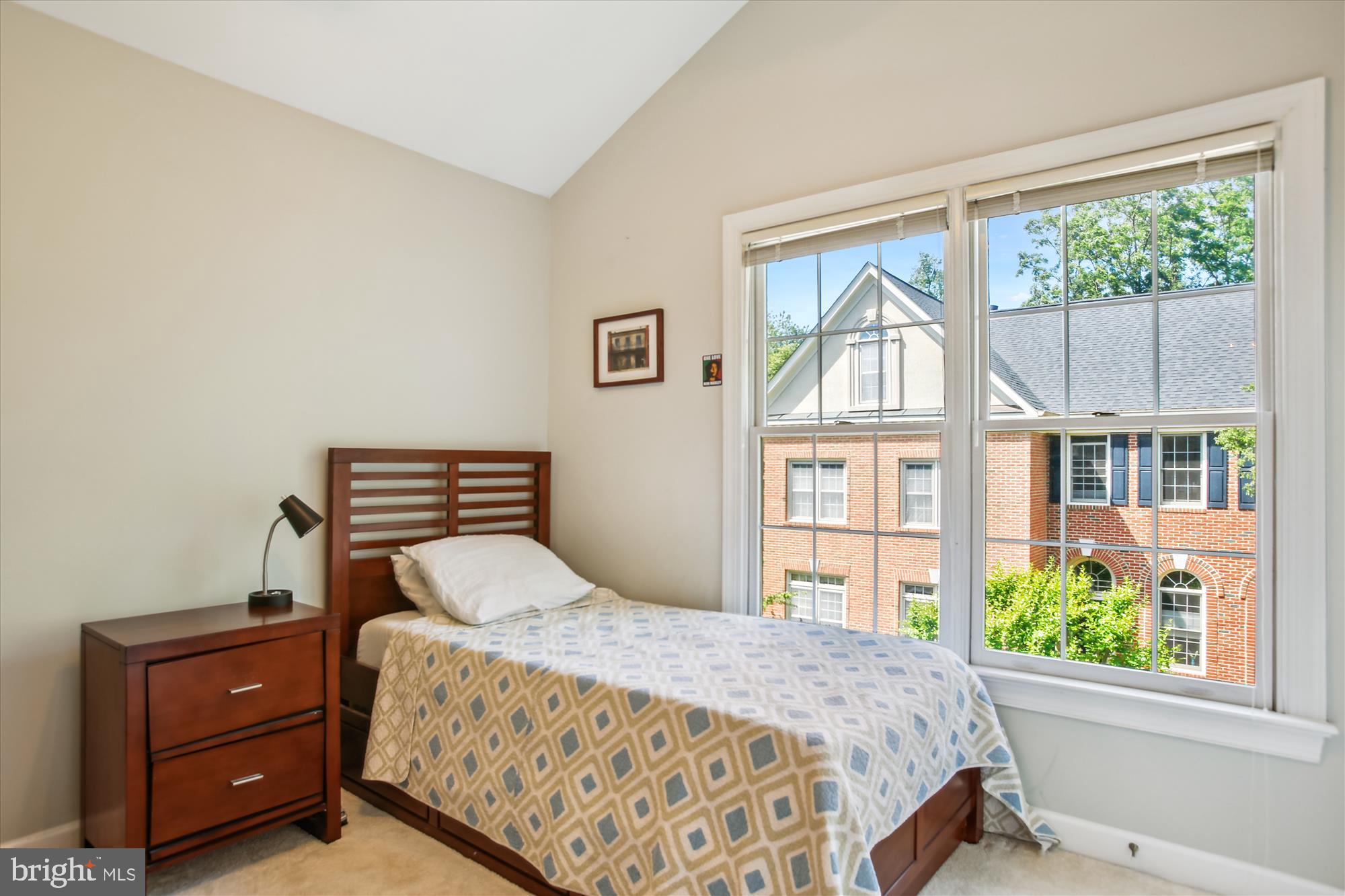 135 Rees Pl