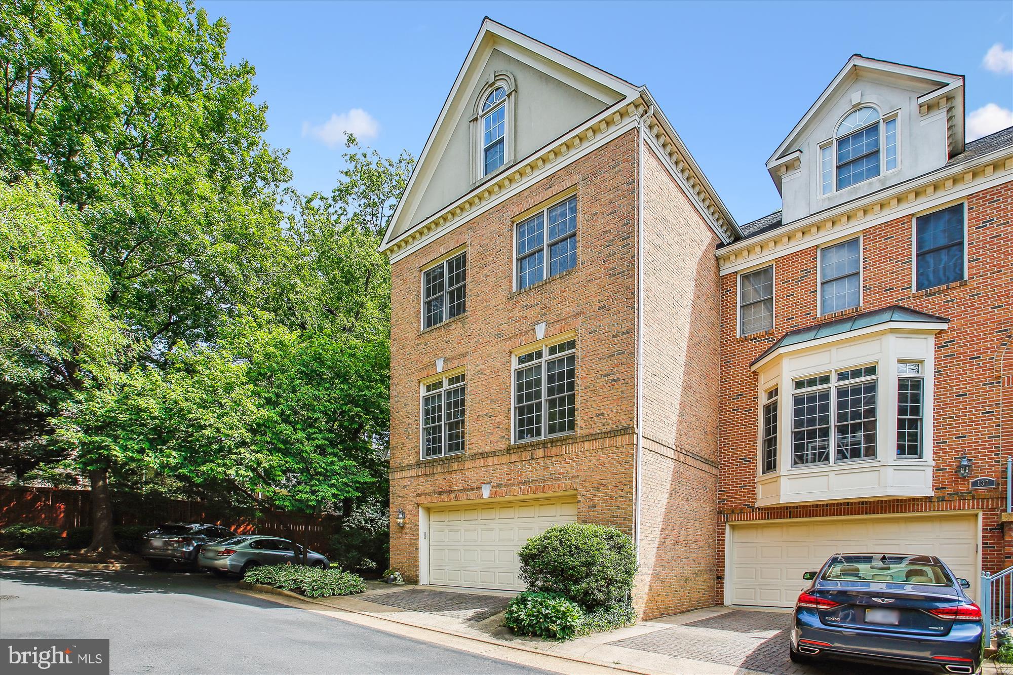 135 Rees Pl