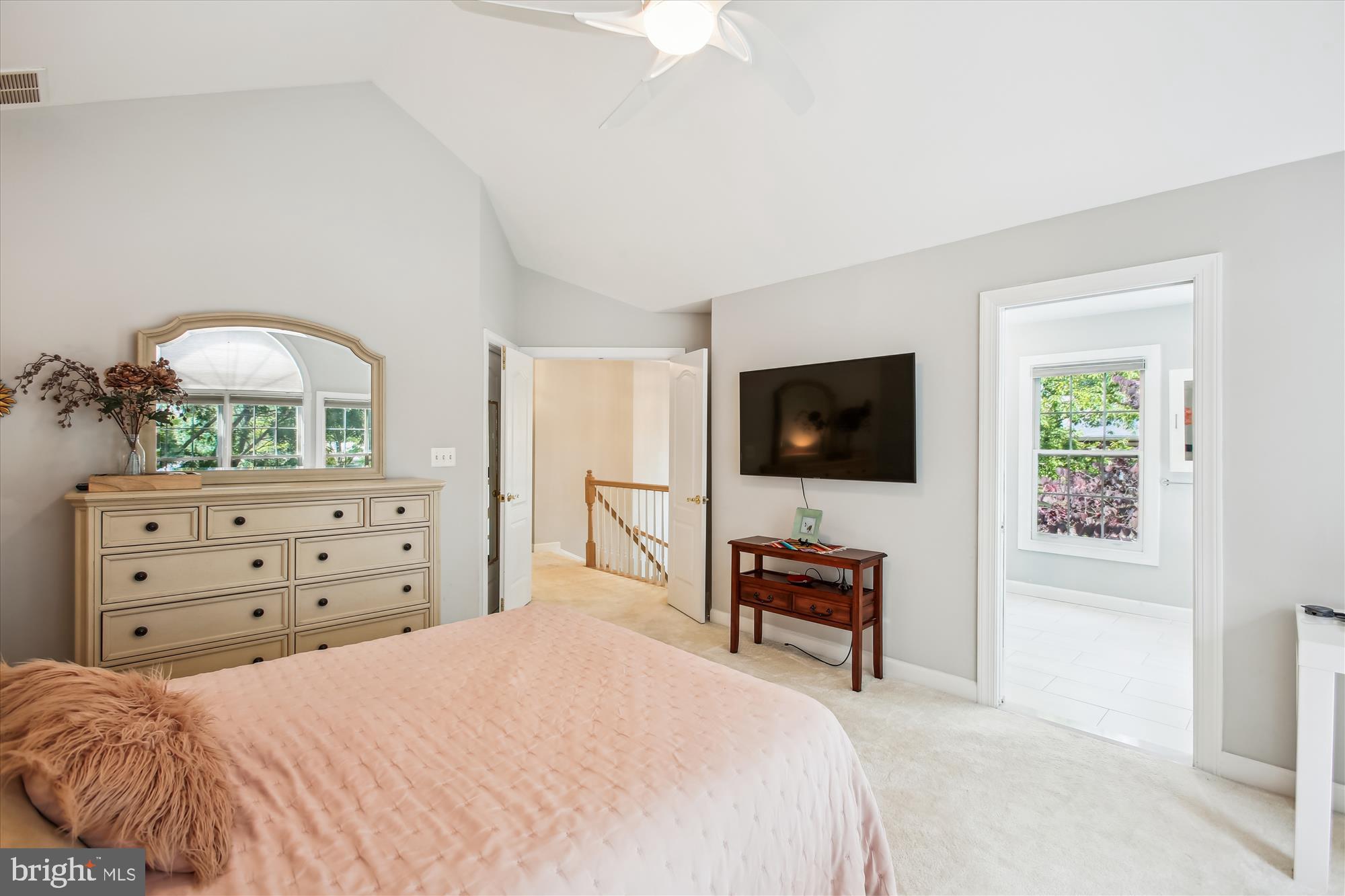 135 Rees Pl